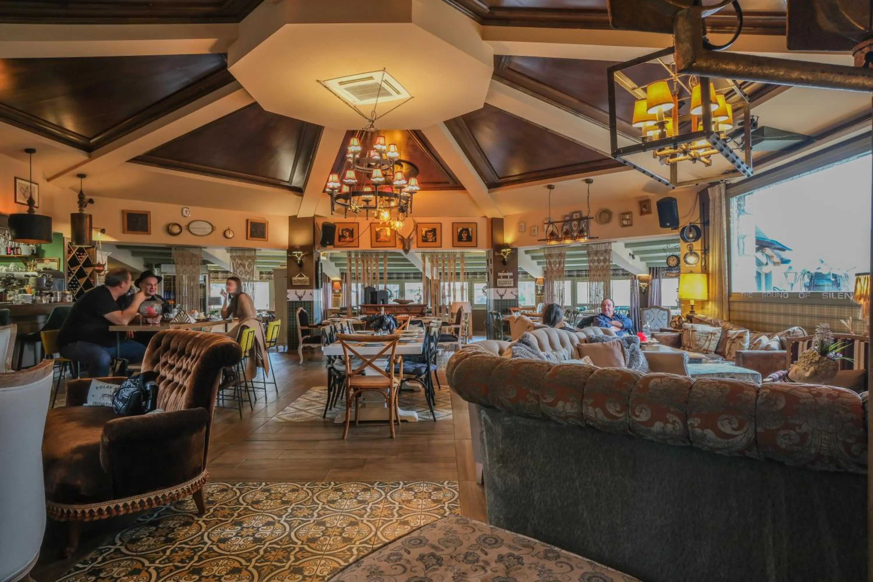 Restaurant/places to eat in Pindos Resort