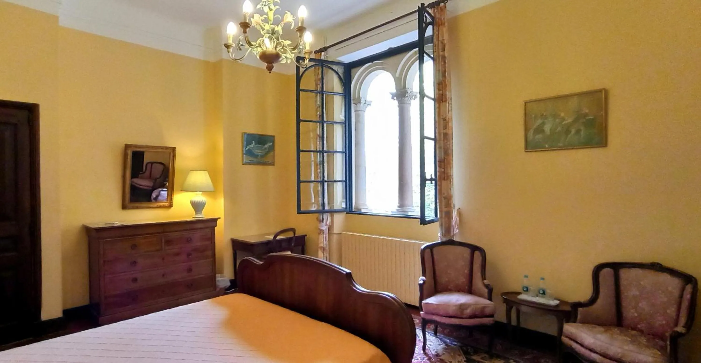 Photo of the whole room in CHÂTEAU CAGNINACCI B&B
