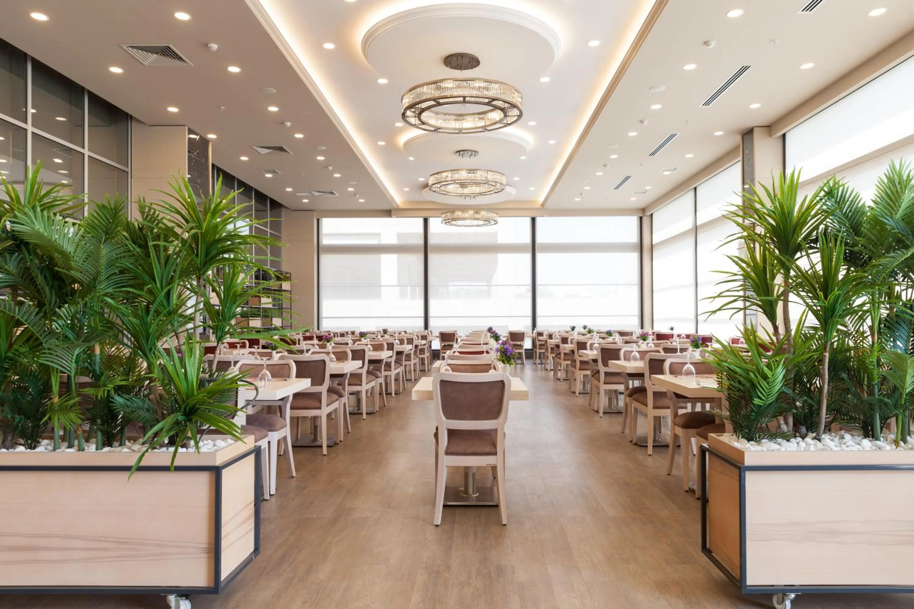 Restaurant/places to eat in Hm Commerce Hotel