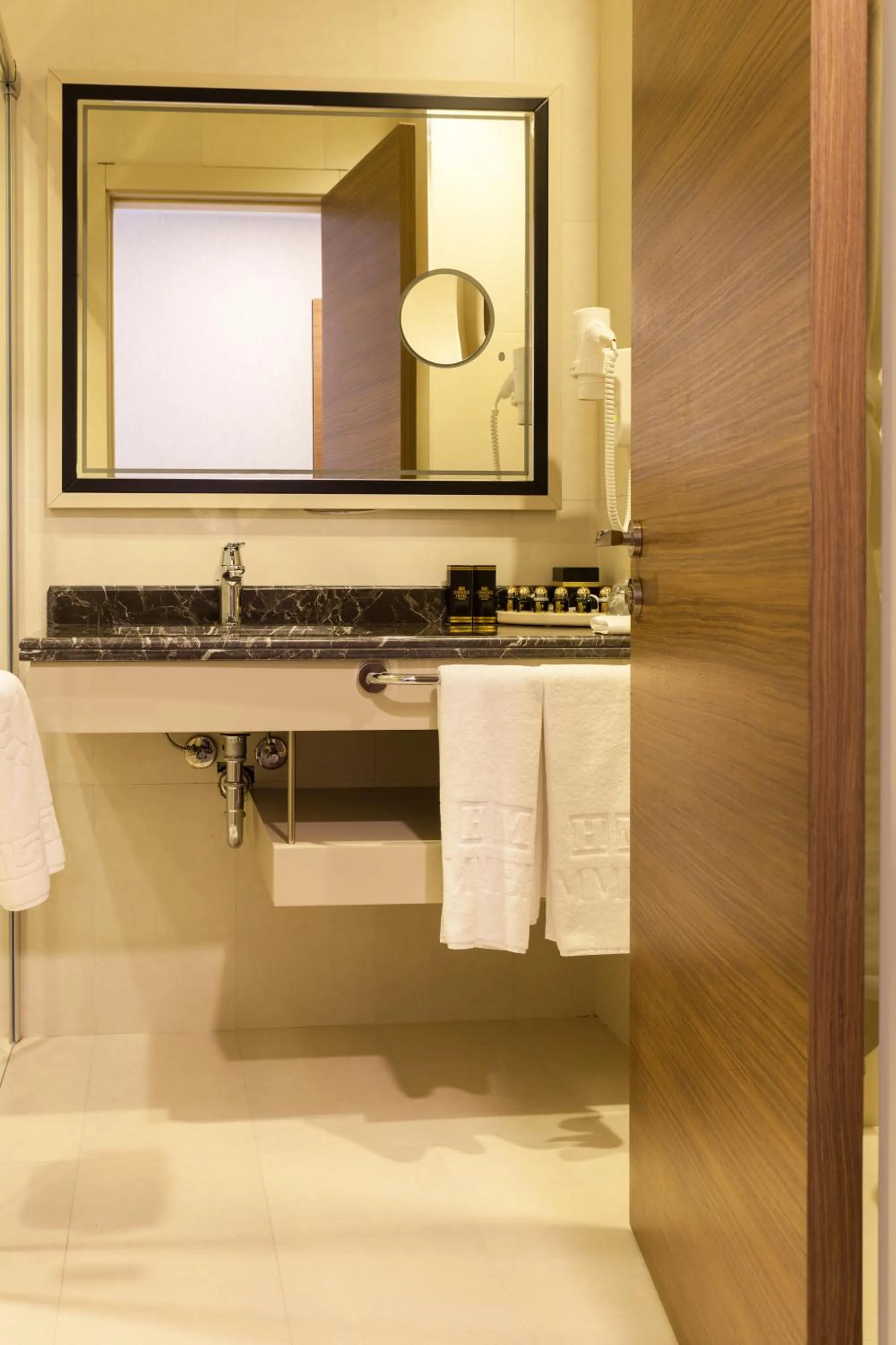 Bathroom in Hm Commerce Hotel