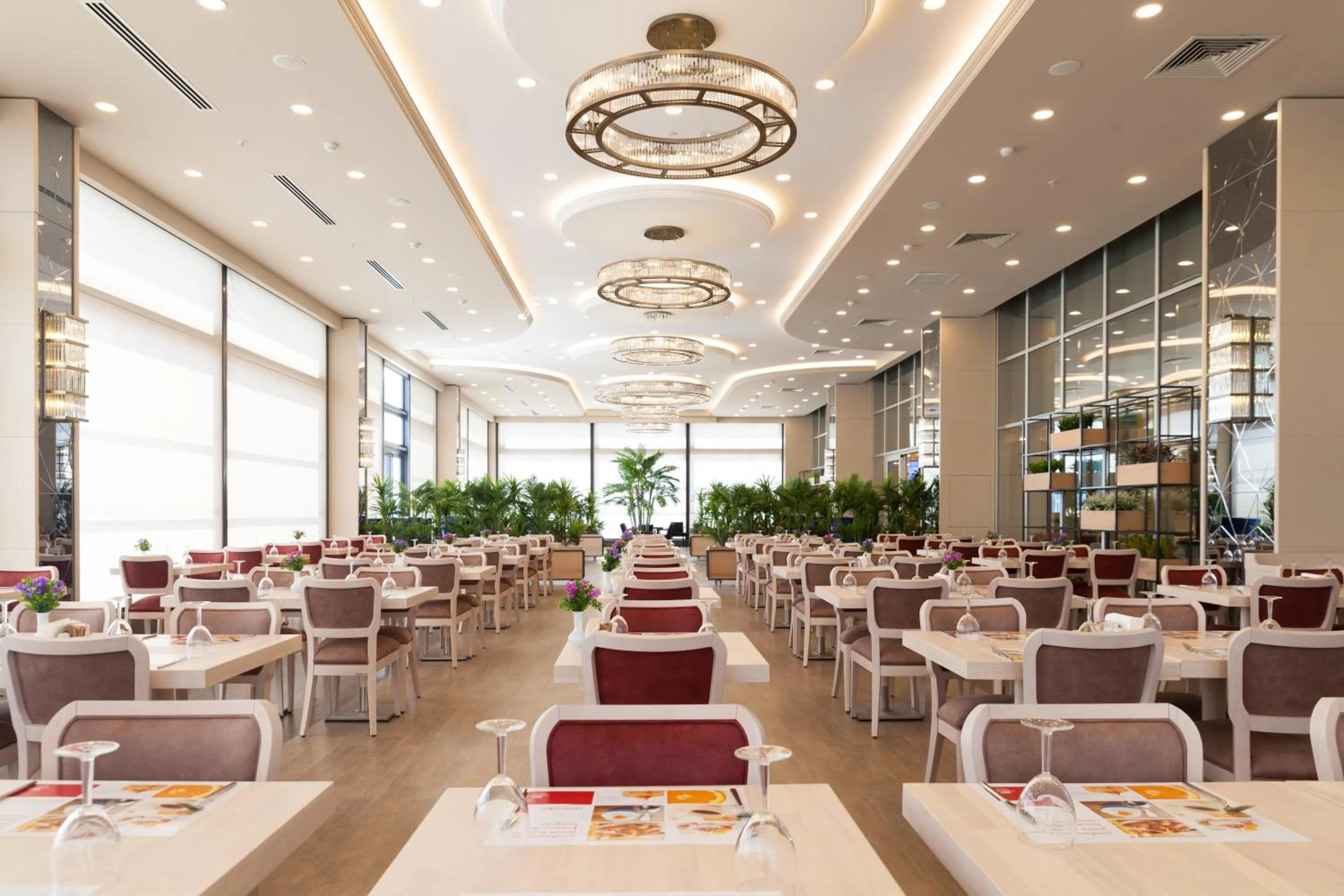 Restaurant/places to eat in Hm Commerce Hotel