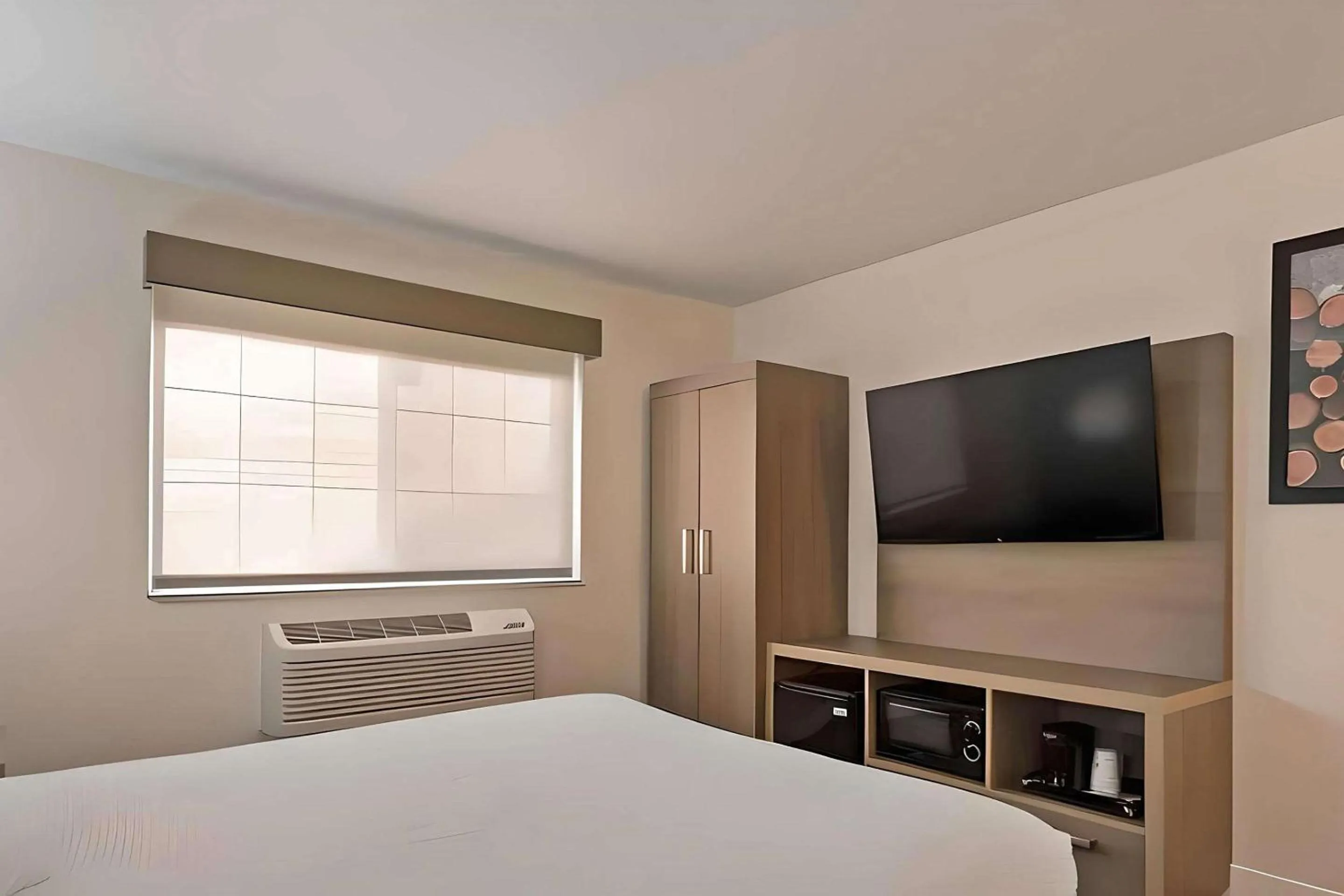 Bedroom, Bed in Comfort Inn Hayward - Oakland South