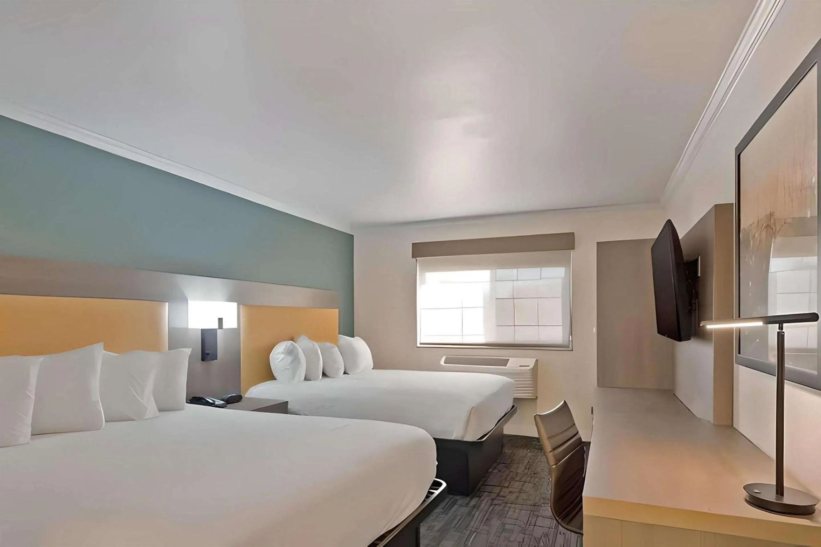 Bedroom, Bed in Comfort Inn Hayward - Oakland South