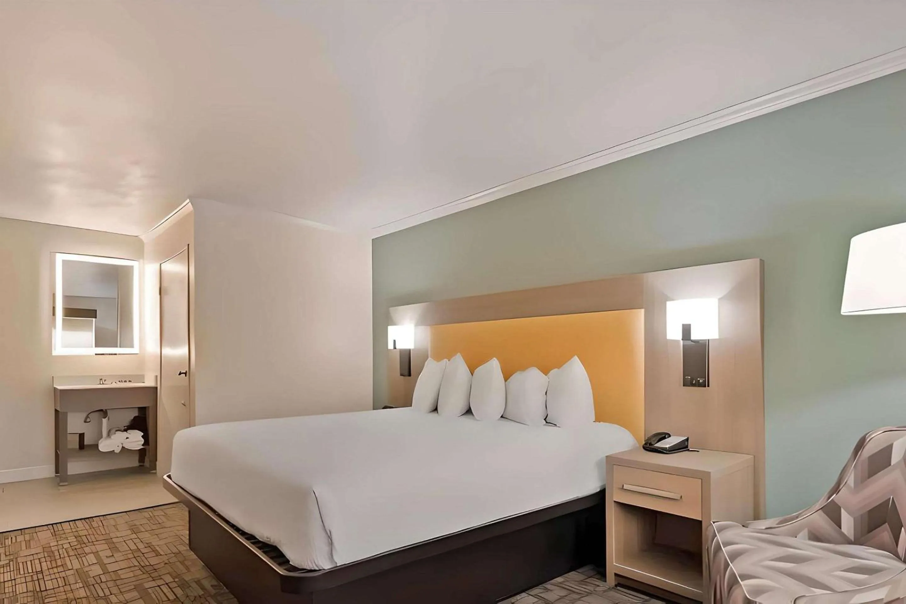 Bedroom, Bed in Comfort Inn Hayward - Oakland South