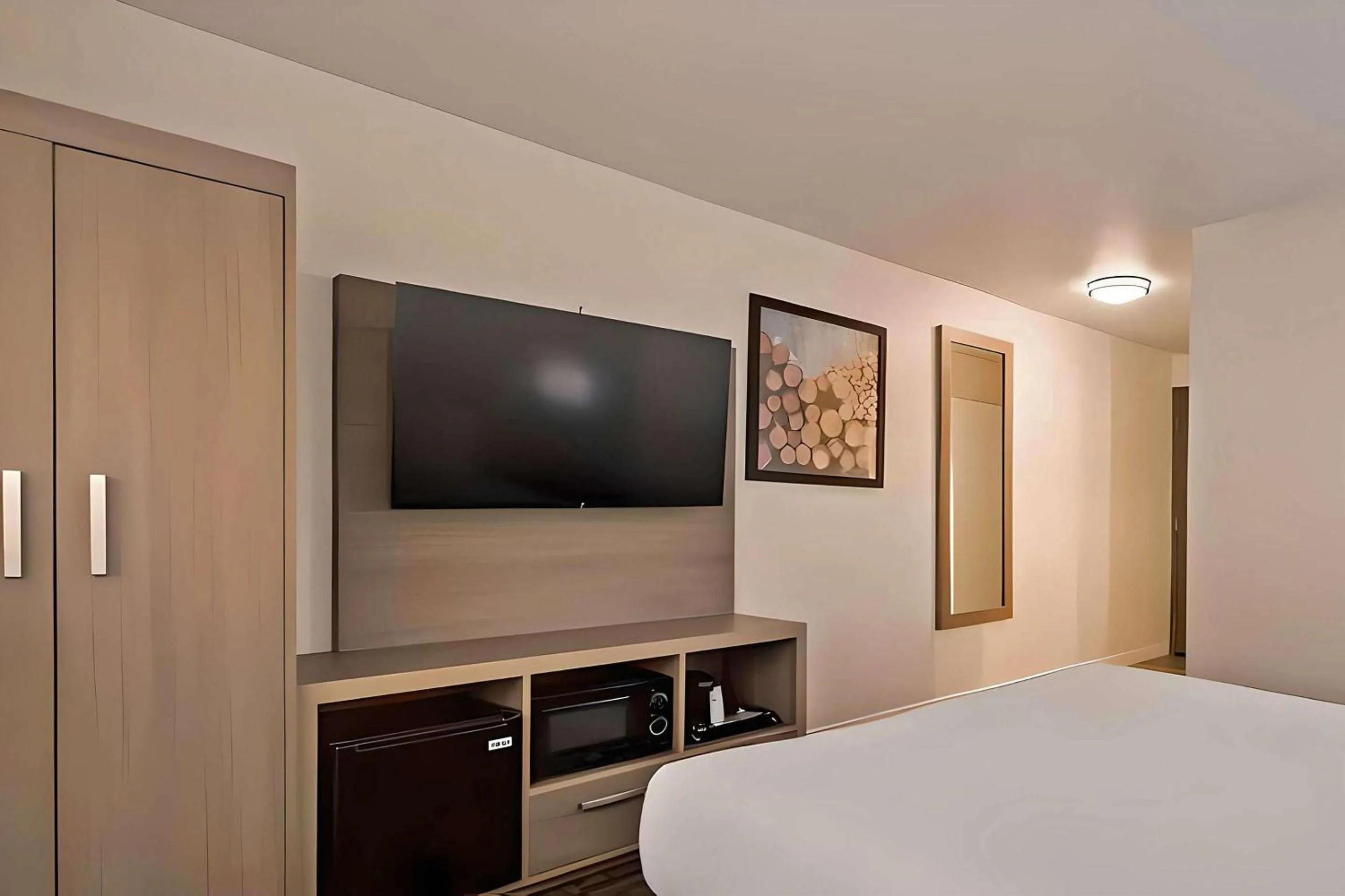 Bedroom, Bed in Comfort Inn Hayward - Oakland South