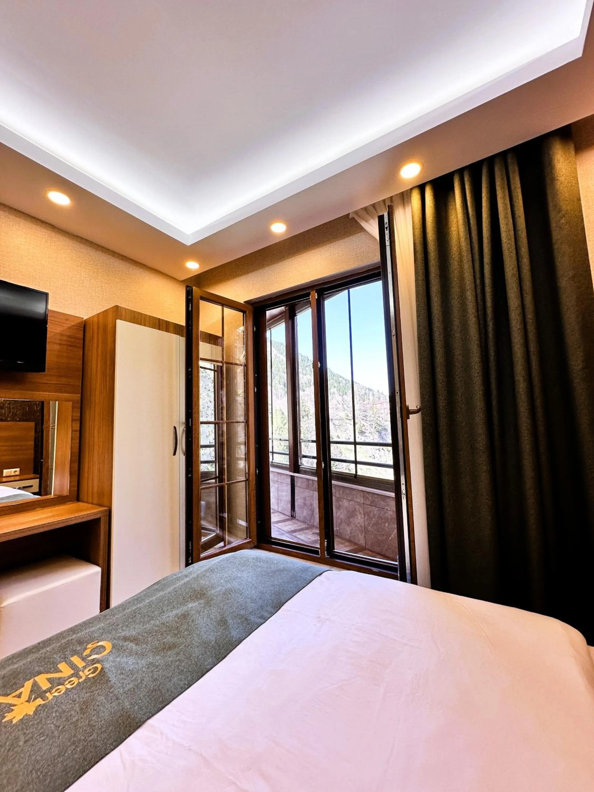 Bed in Green Cinar Apart