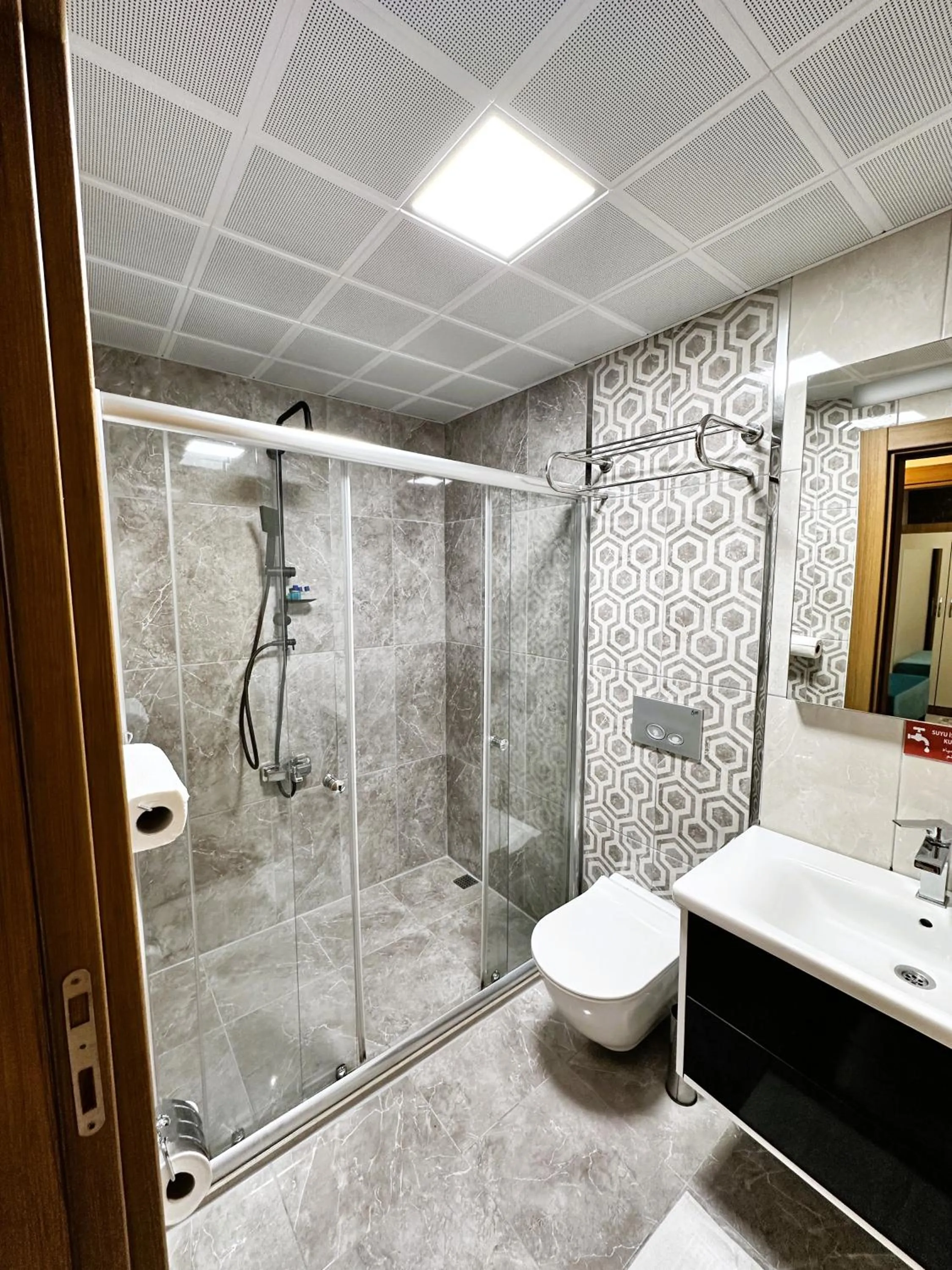 Shower in Green Cinar Apart
