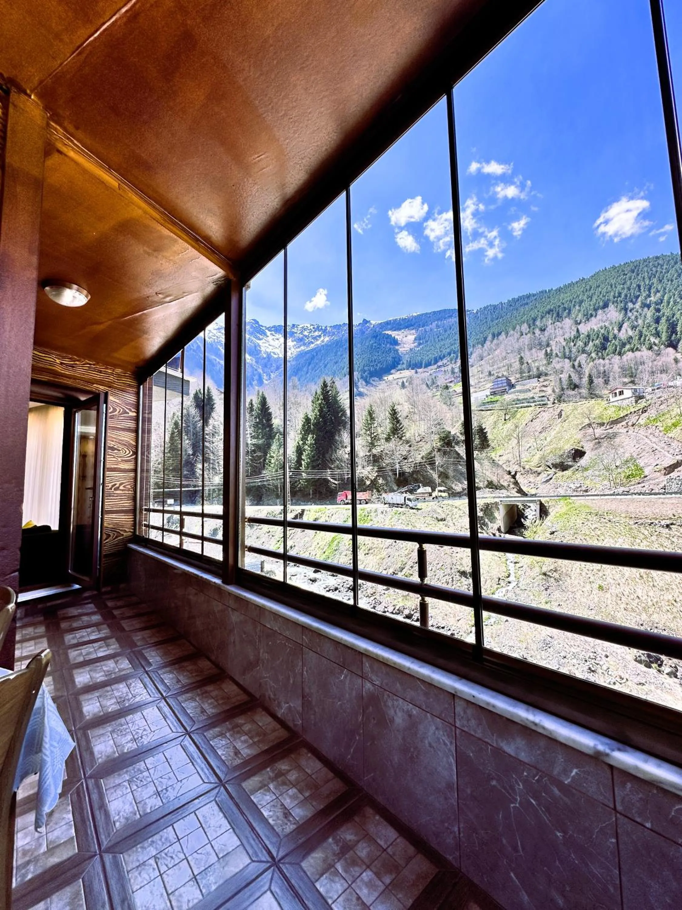 Day in Green Cinar Apart