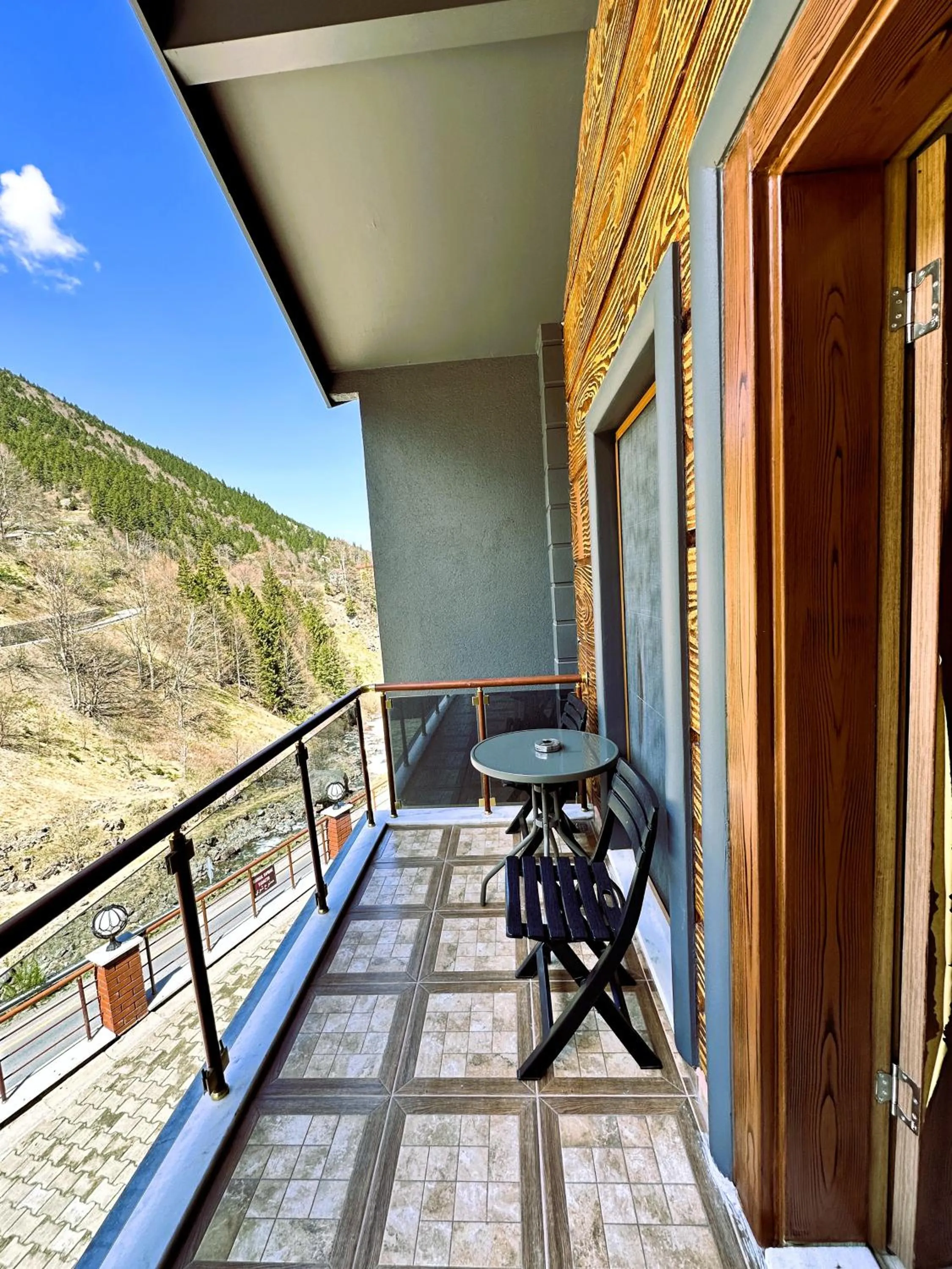 Patio in Green Cinar Apart