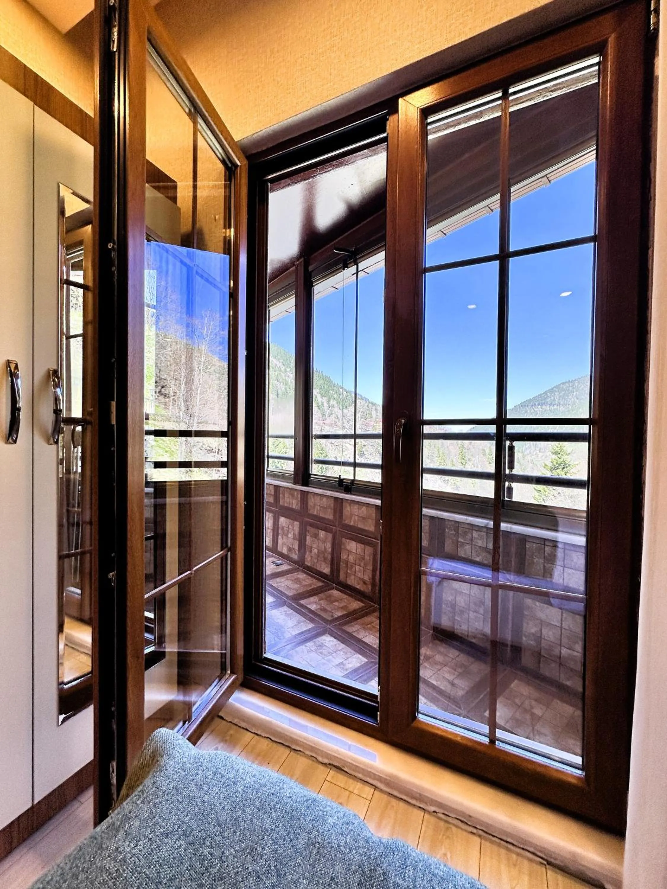 Bed in Green Cinar Apart