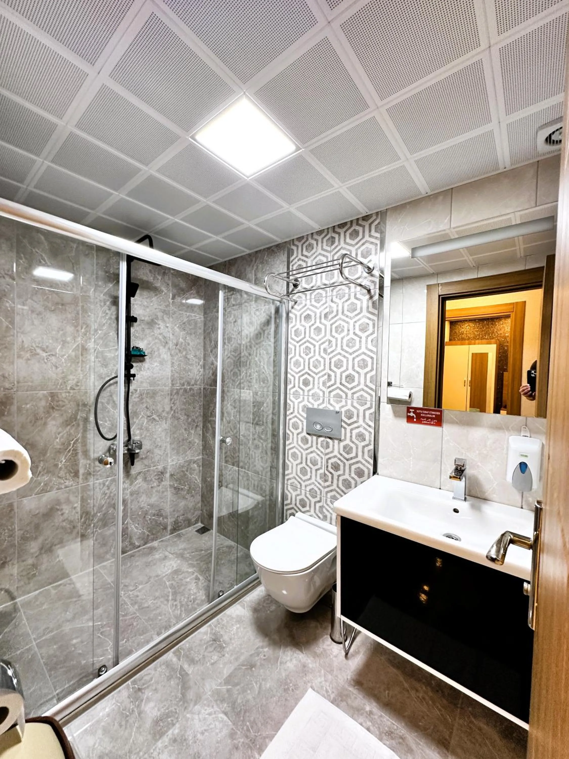 Shower in Green Cinar Apart