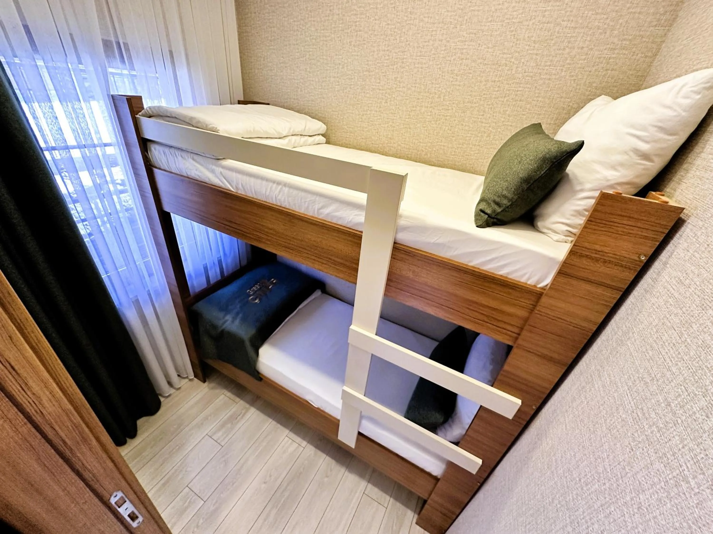 Bed in Green Cinar Apart