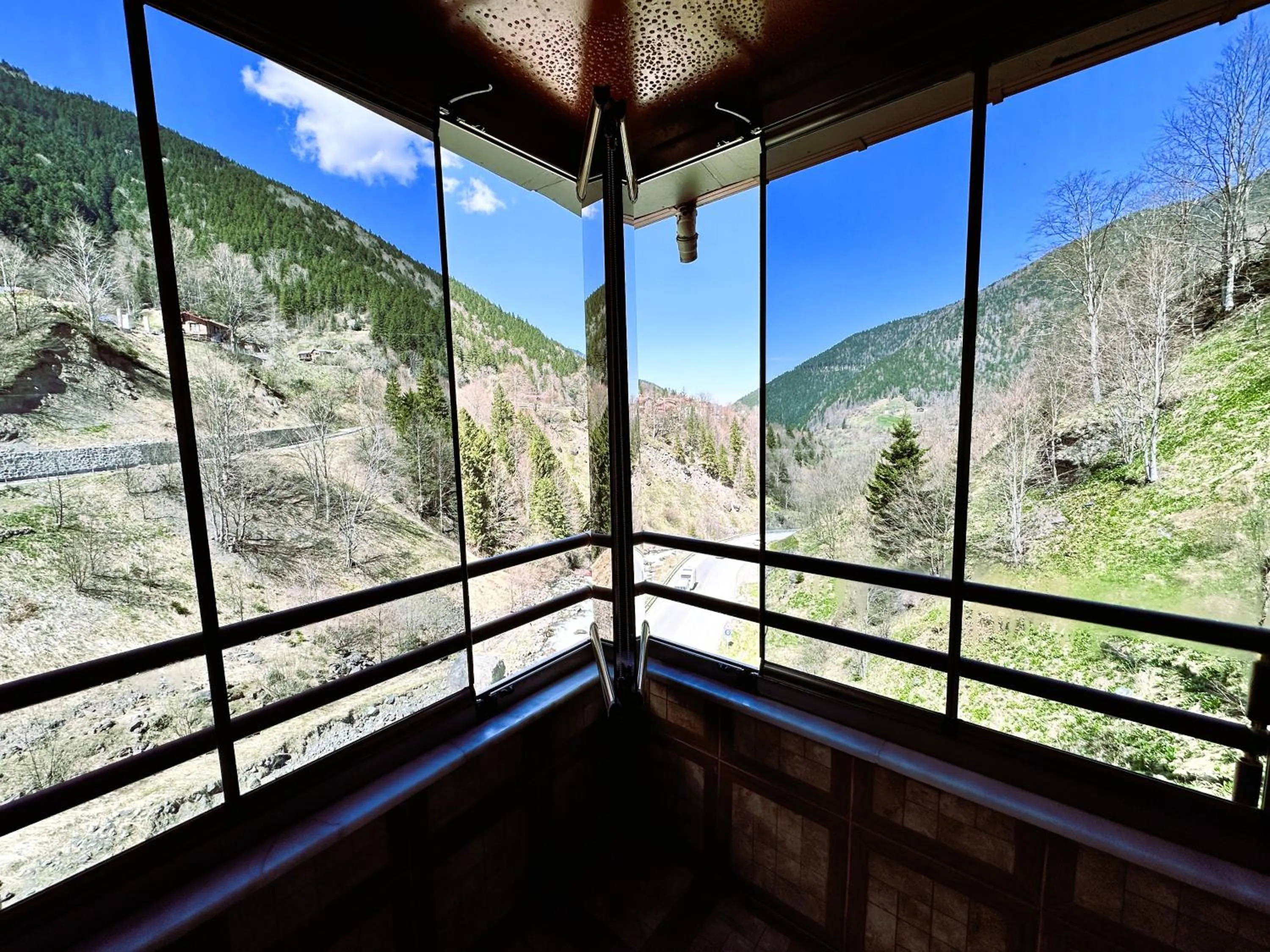 Spring in Green Cinar Apart