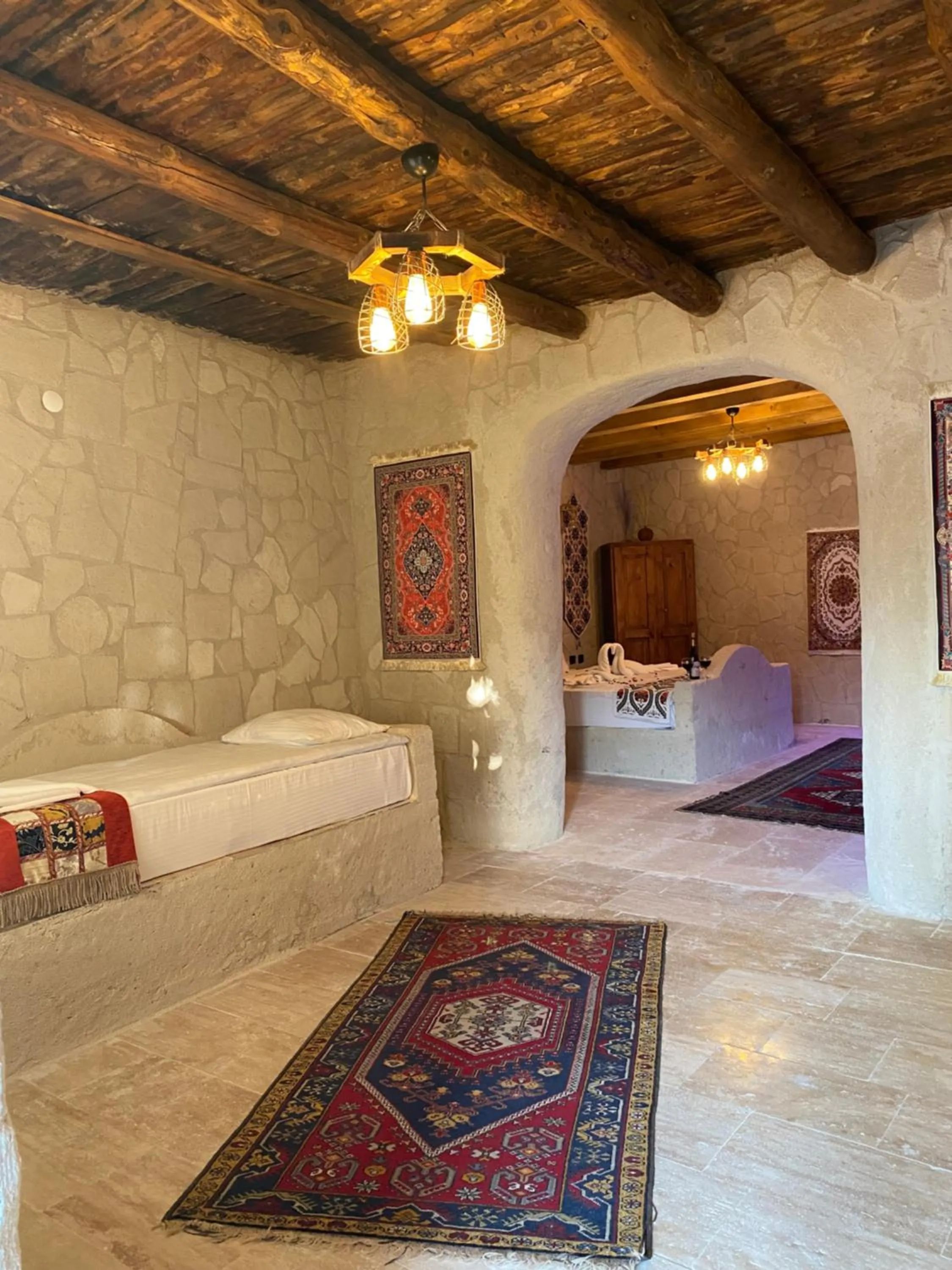 Photo of the whole room in Seven Rock Cave Hotel