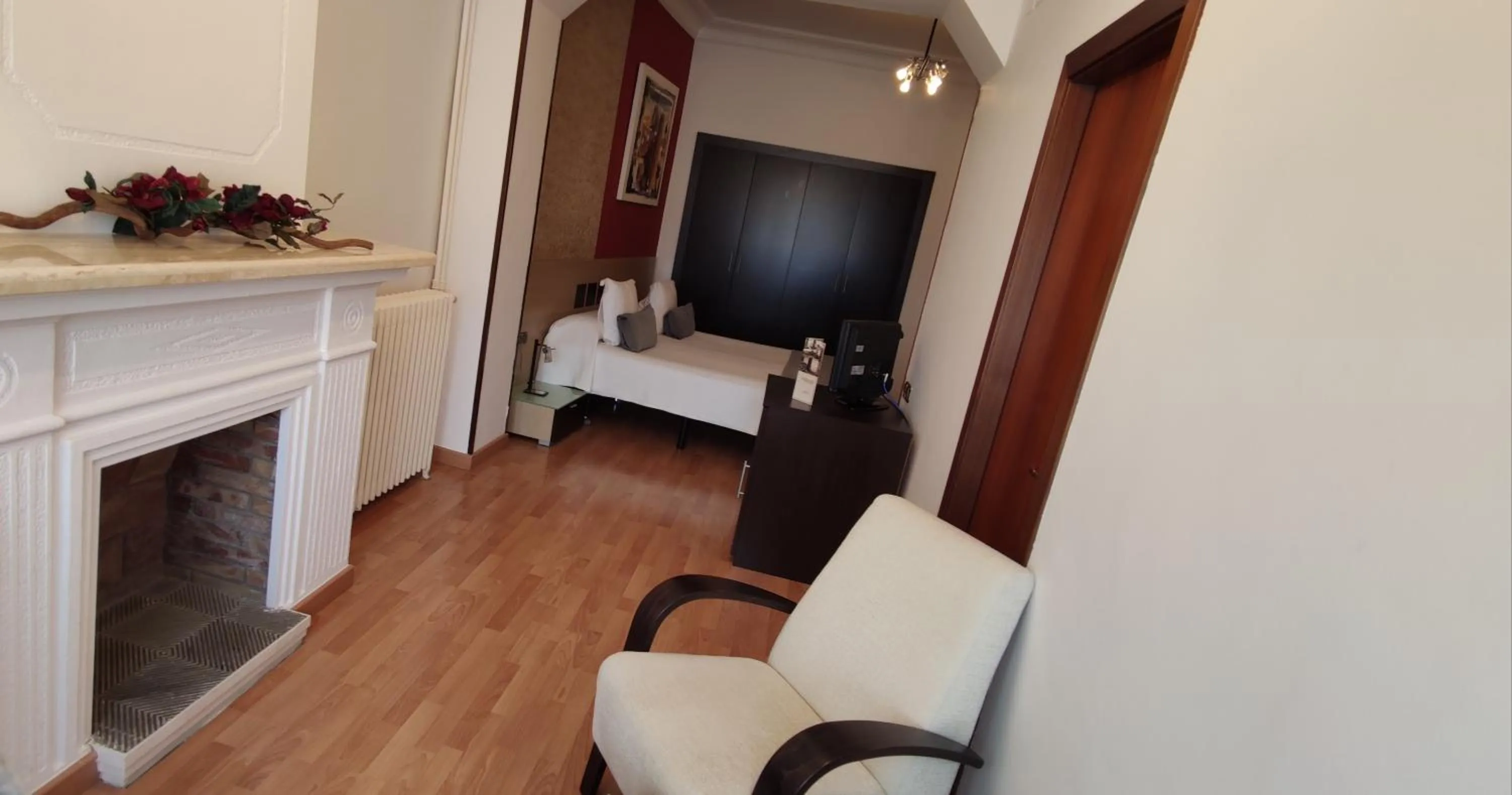 TV and multimedia, Bed in Hotel Segle XX