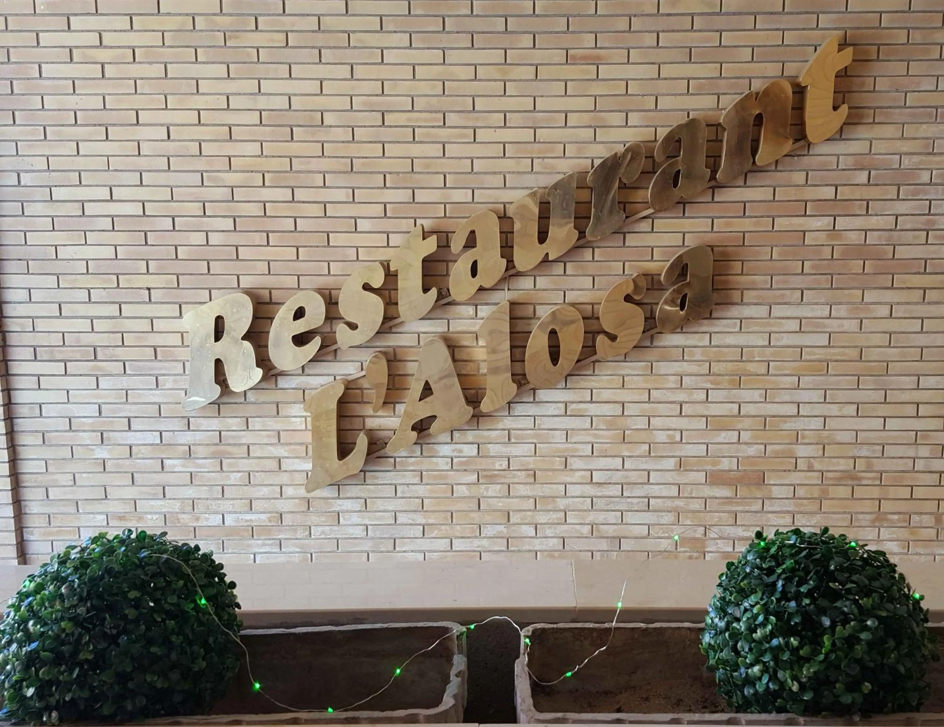 Restaurant/places to eat in Hotel Segle XX