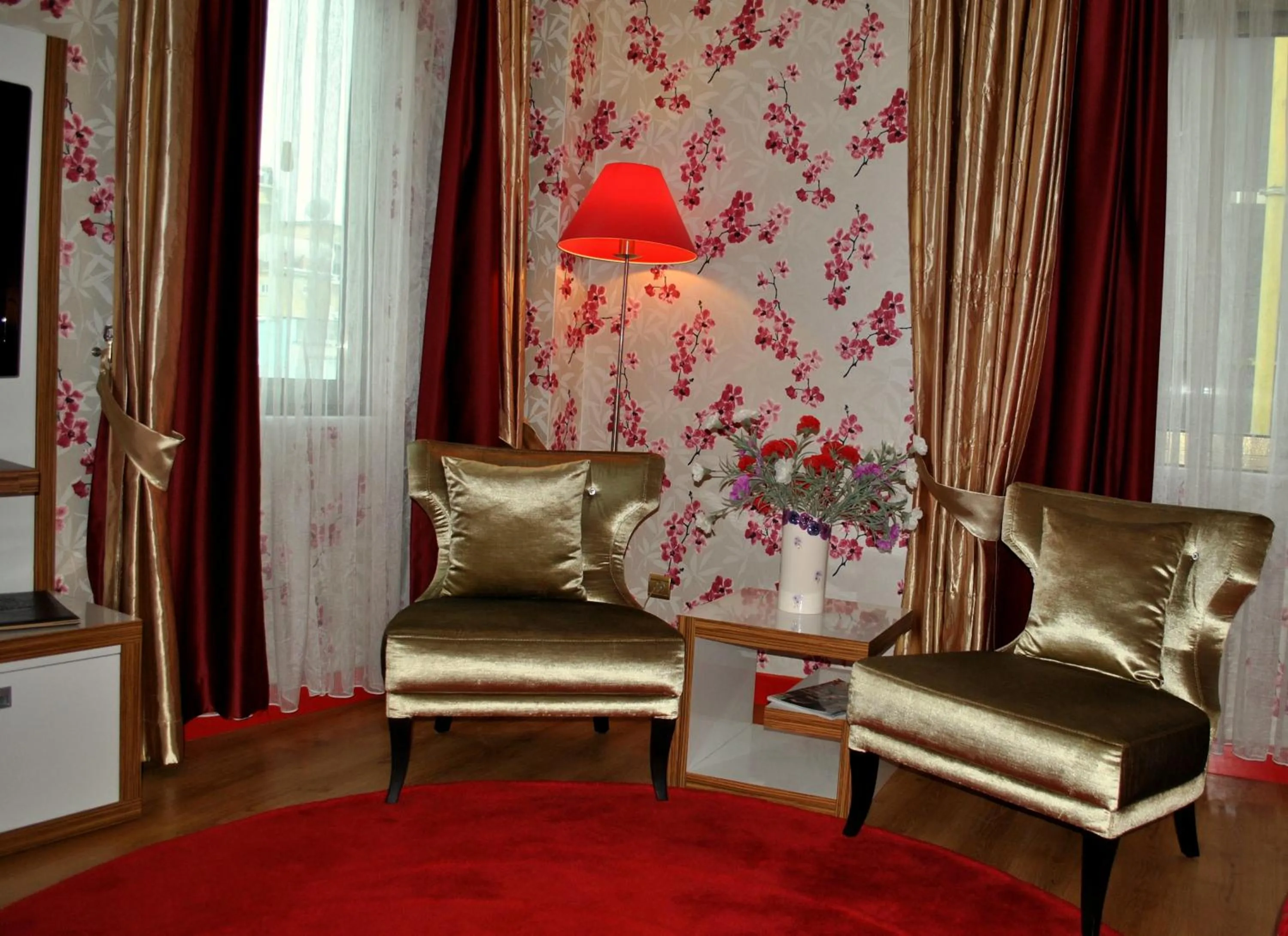 Seating area in Akgun Hotel Beyazit