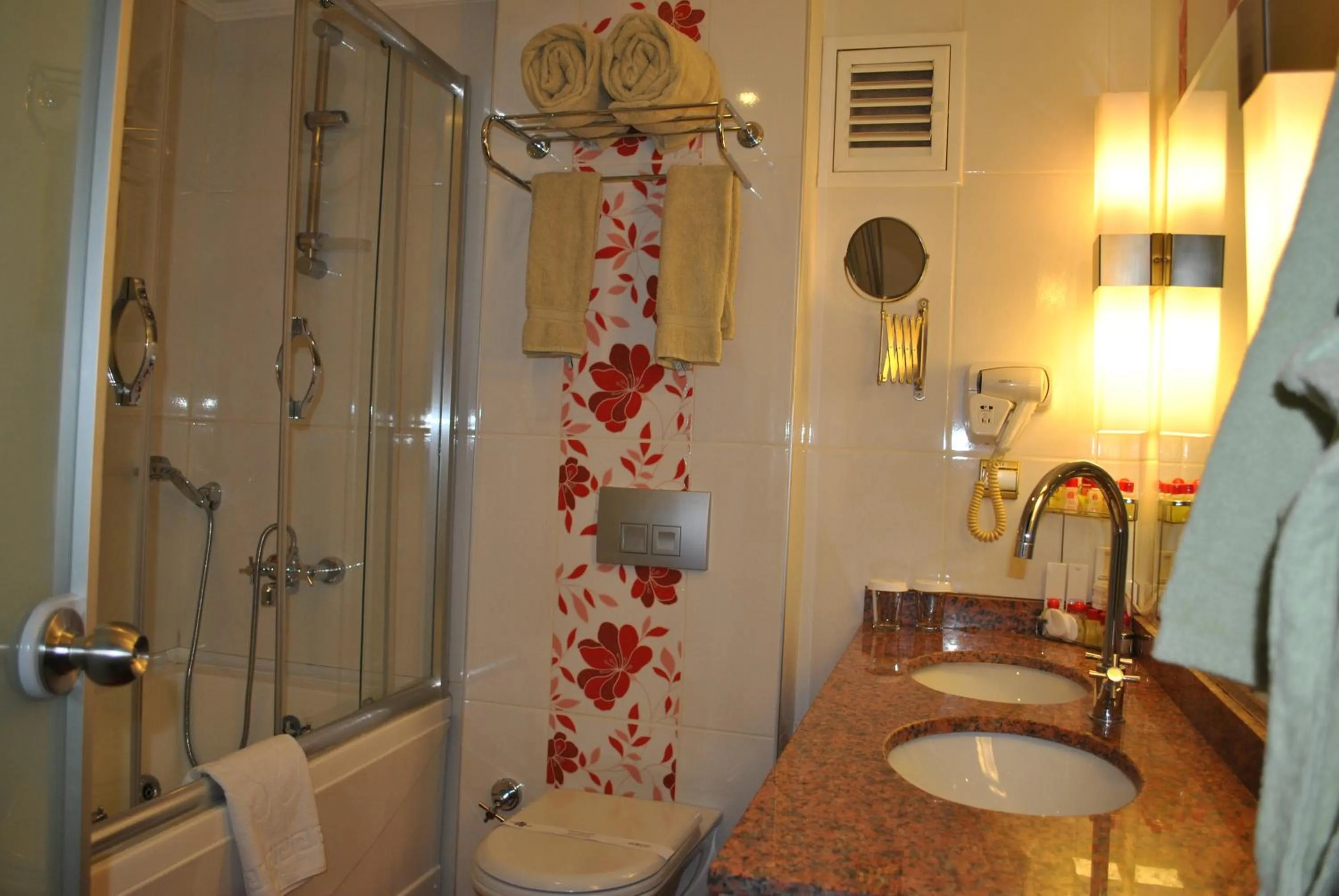 Toilet in Akgun Hotel Beyazit