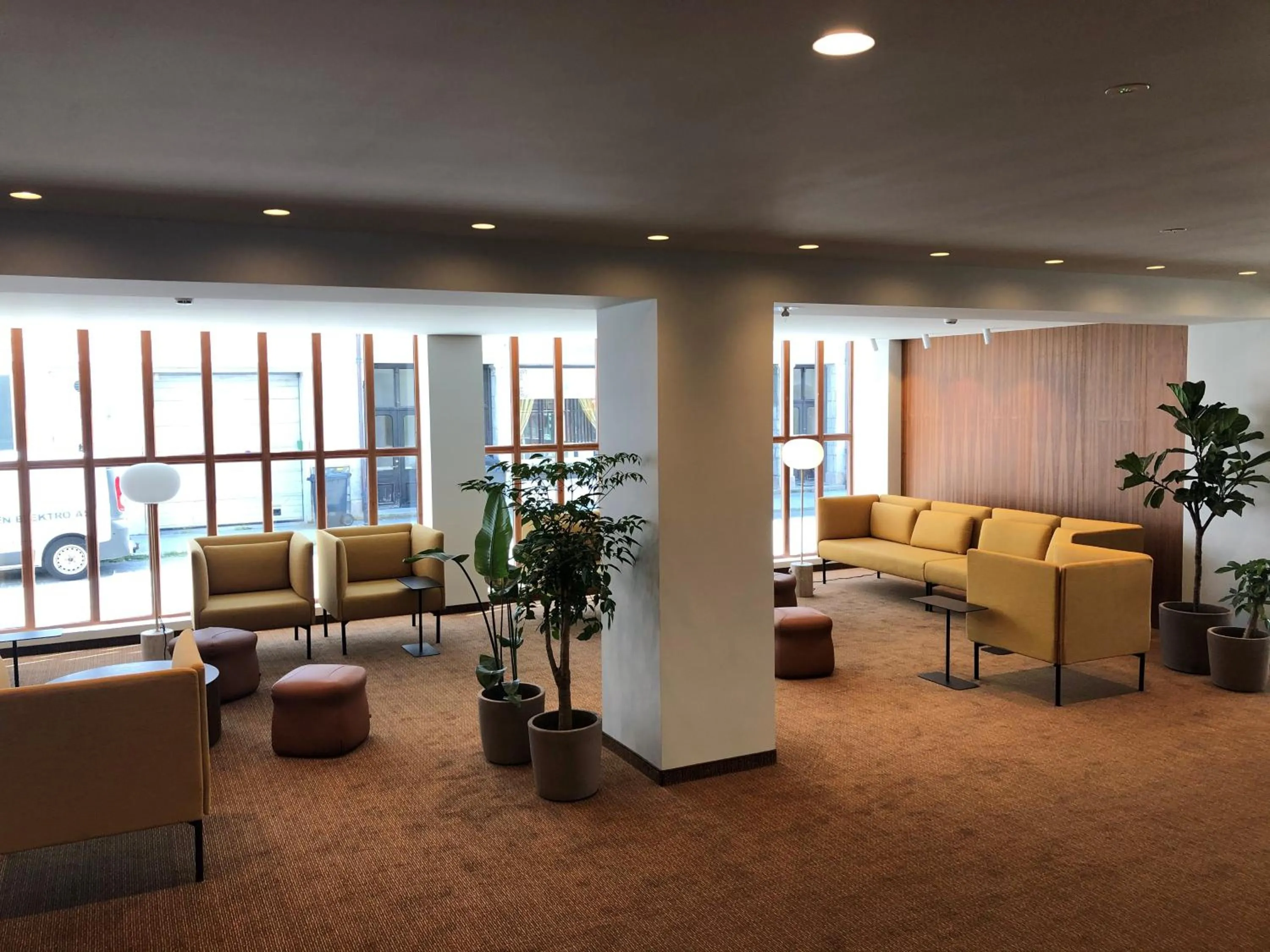 Communal lounge/ TV room in Hotel Noreg