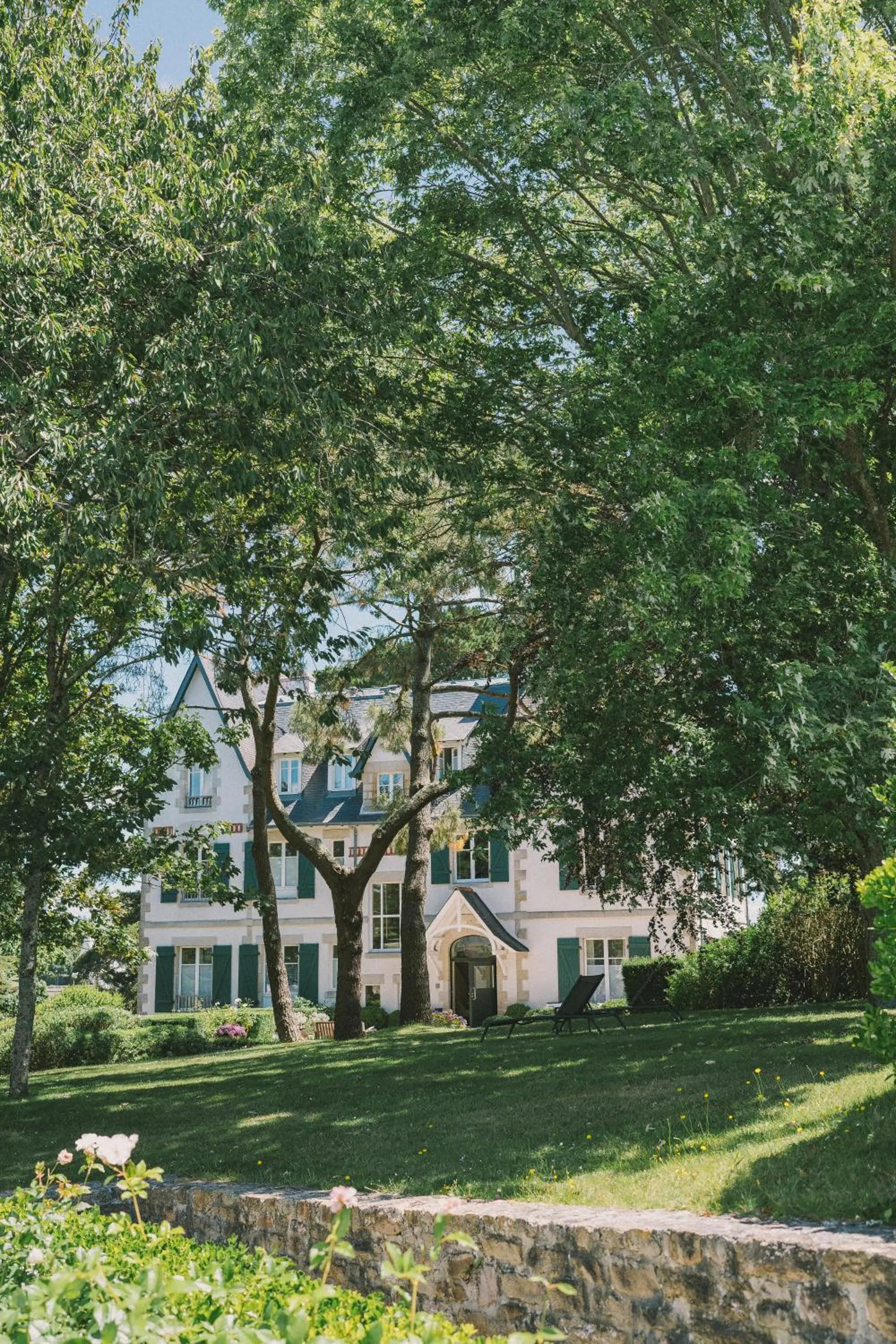 Property building in Villa Tri Men