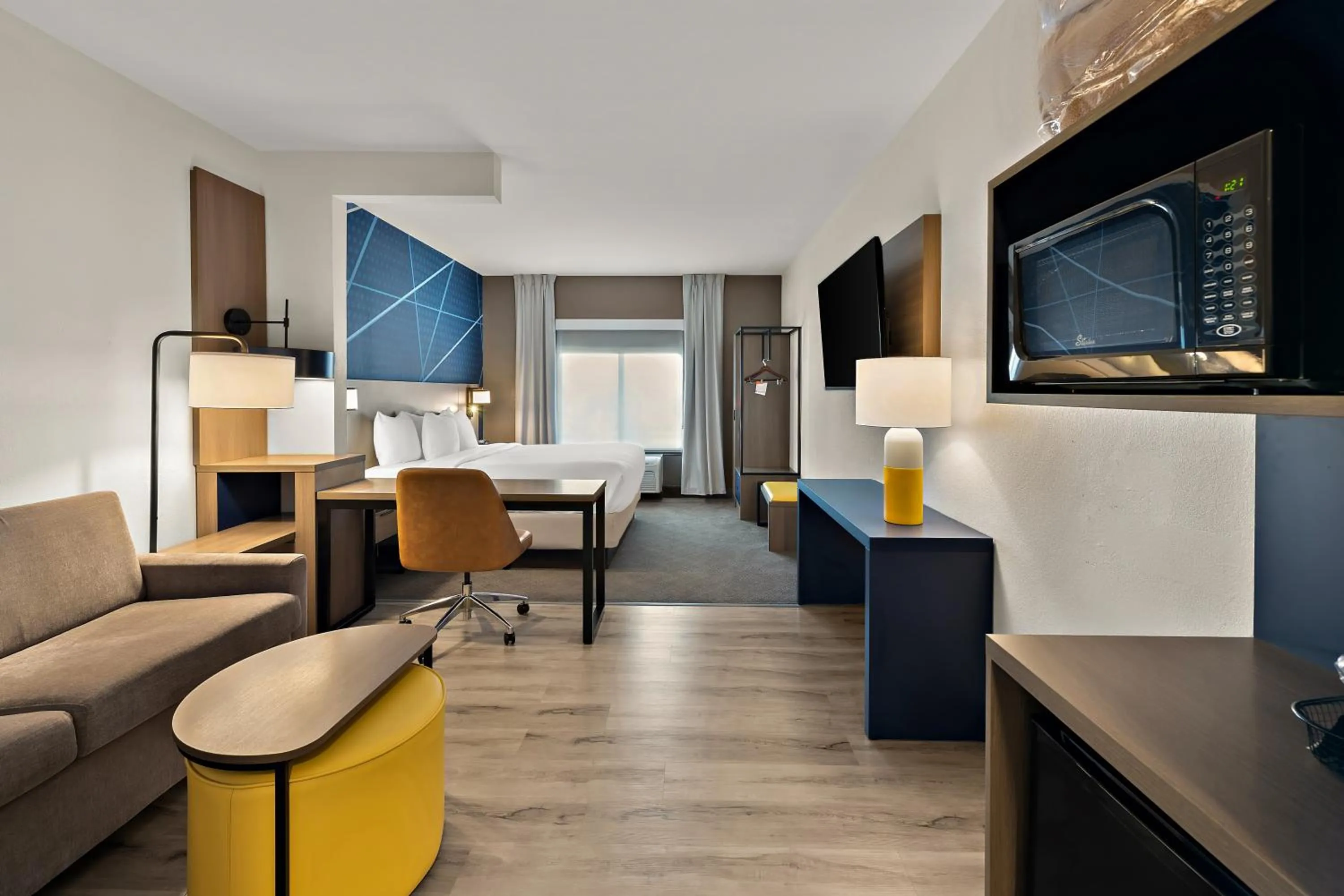 Photo of the whole room in Comfort Suites Columbus East Broad