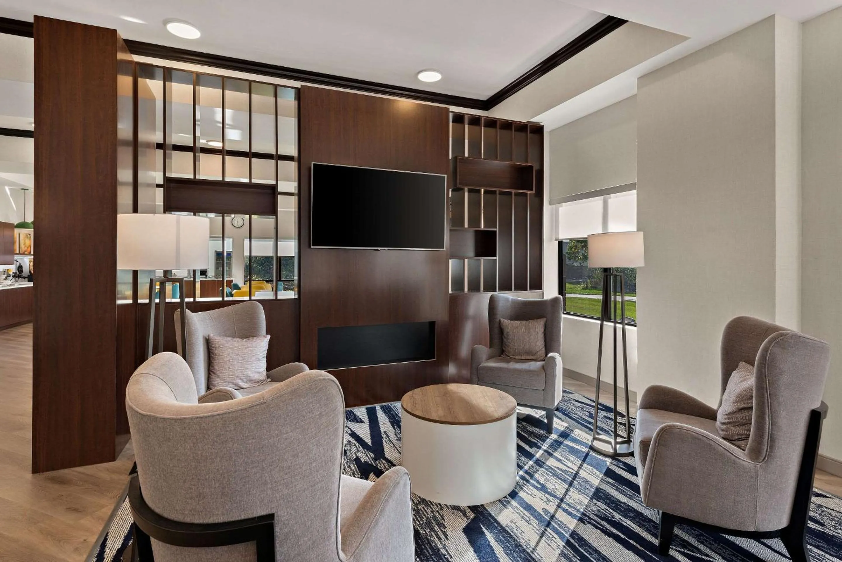 Lobby or reception in Comfort Suites Columbus East Broad