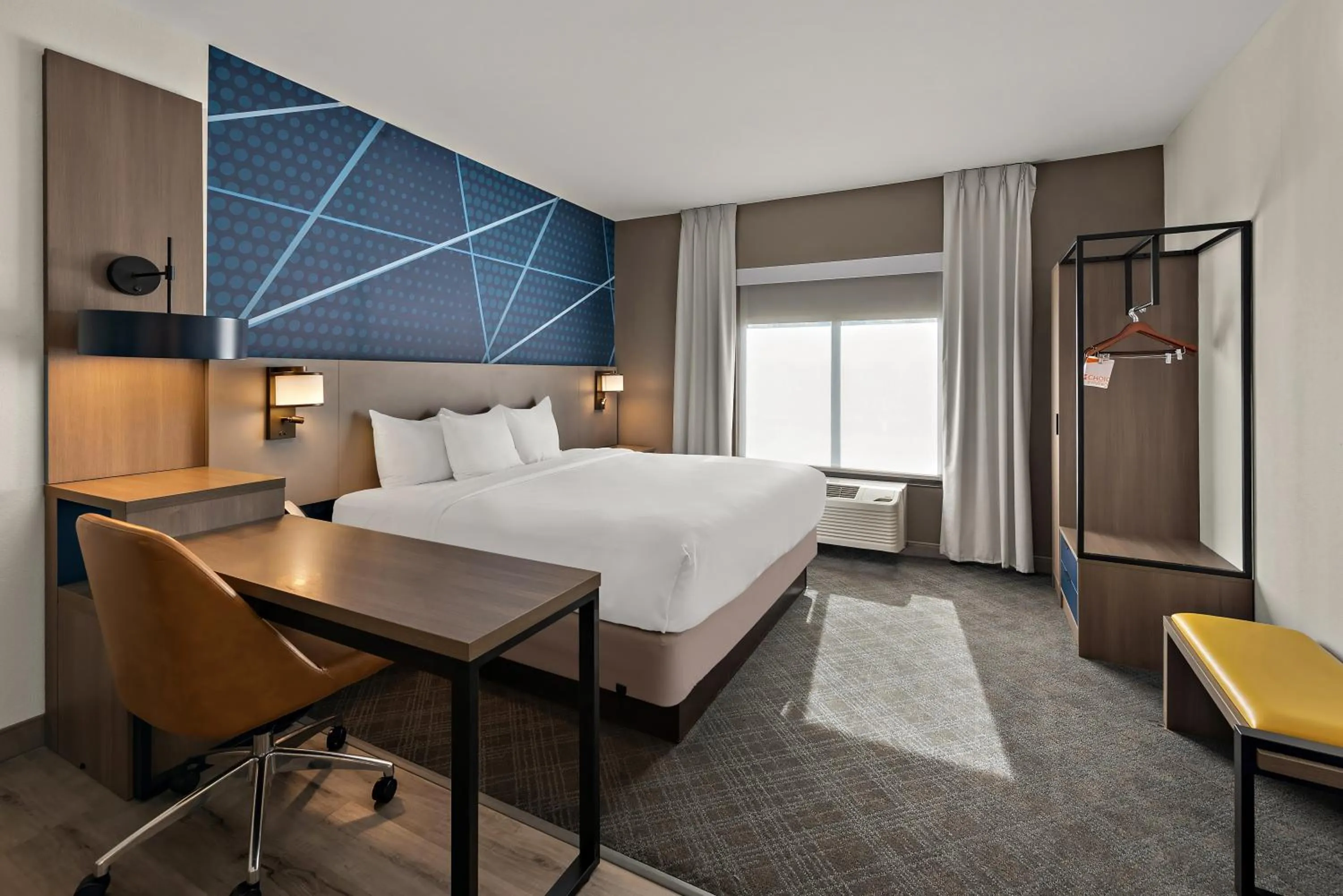 Bedroom, Bed in Comfort Suites Columbus East Broad