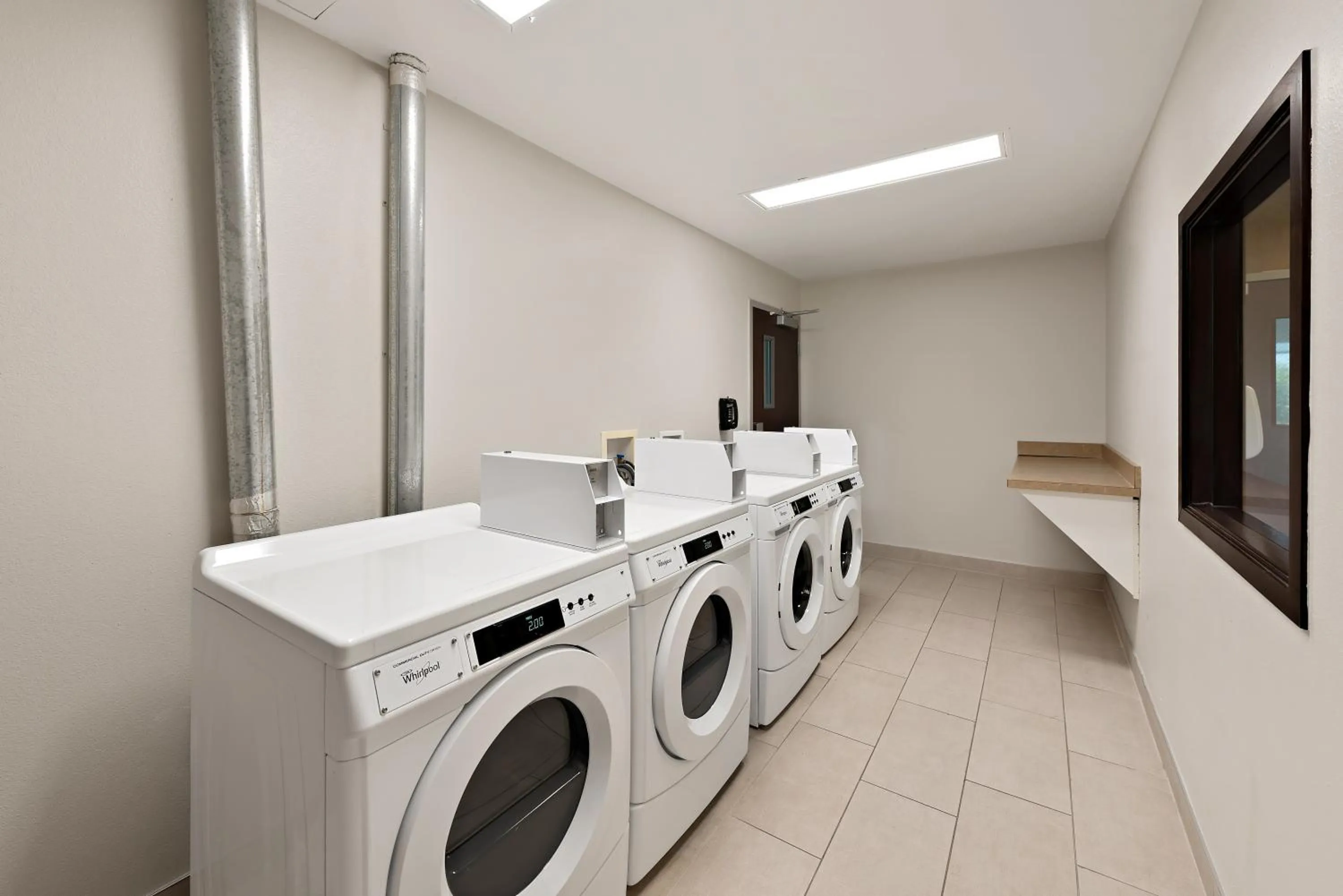 washing machine in Comfort Suites Columbus East Broad