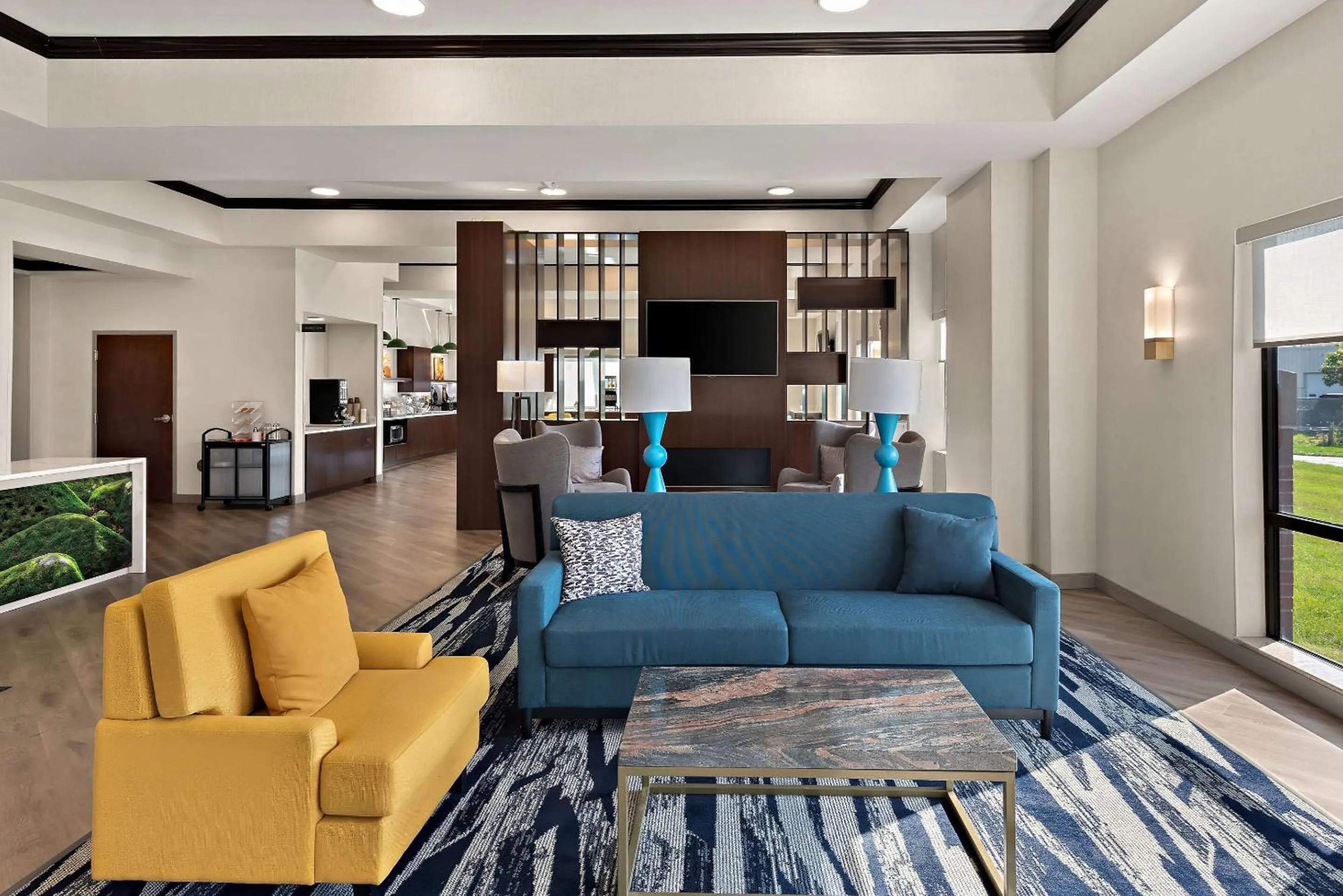 Lobby or reception in Comfort Suites Columbus East Broad