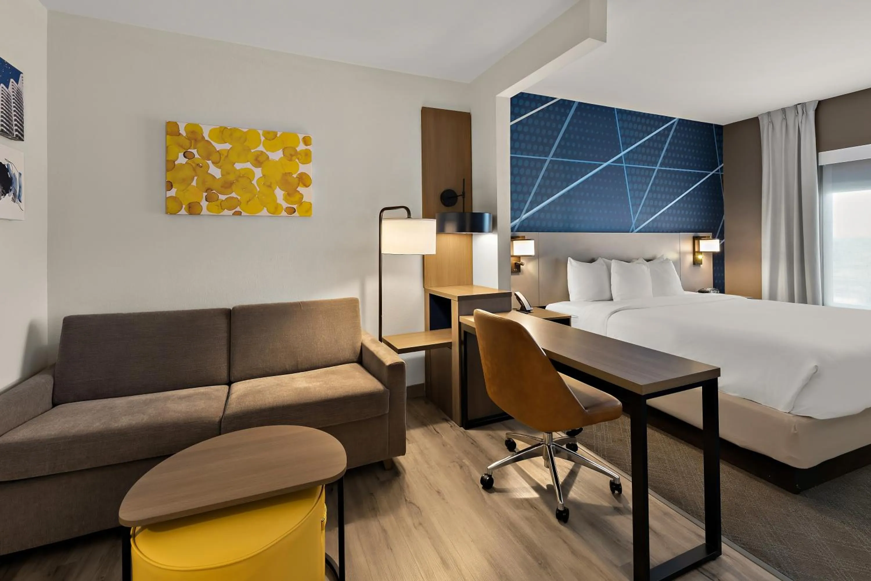 Bed in Comfort Suites Columbus East Broad