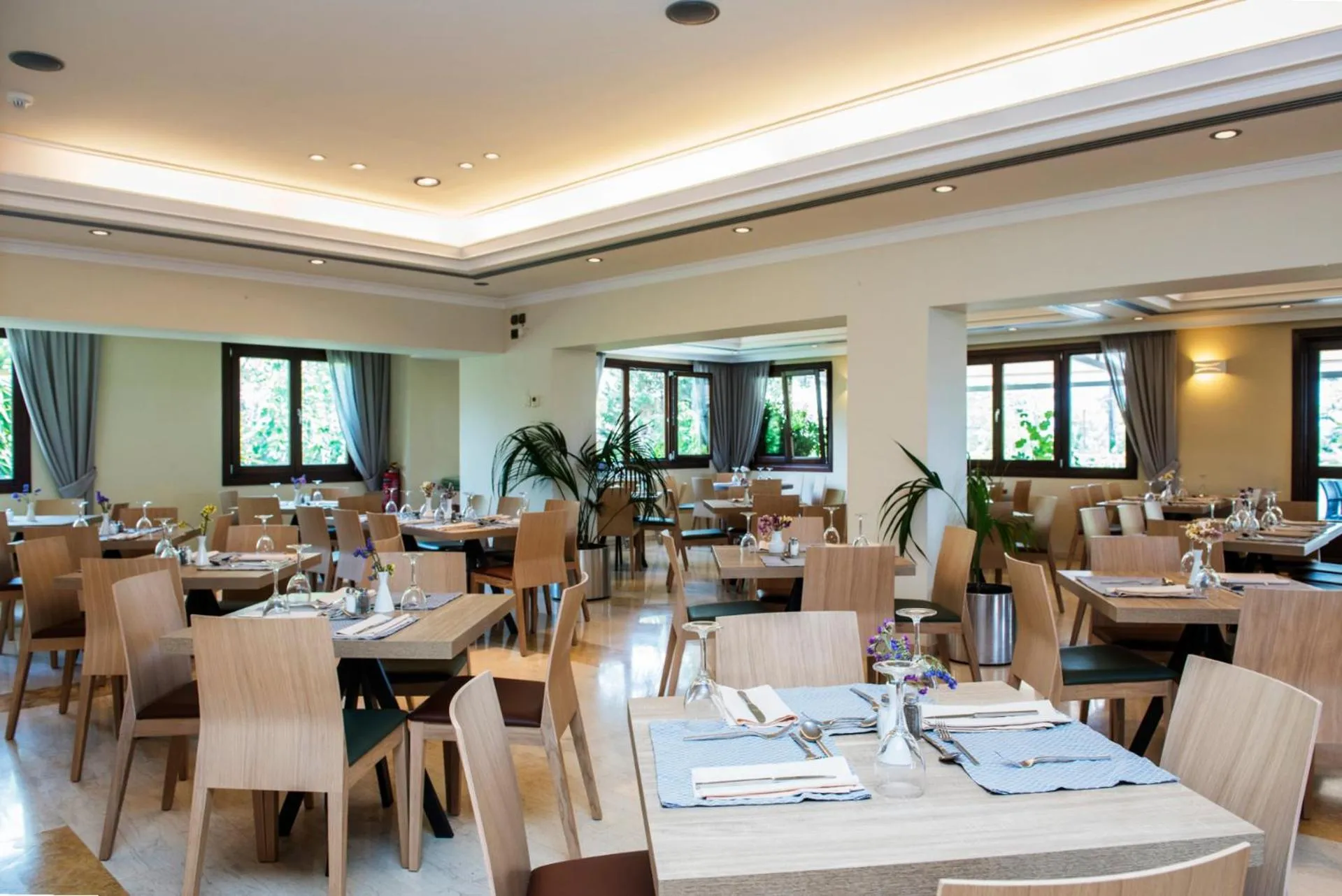 Restaurant/places to eat in Miramare