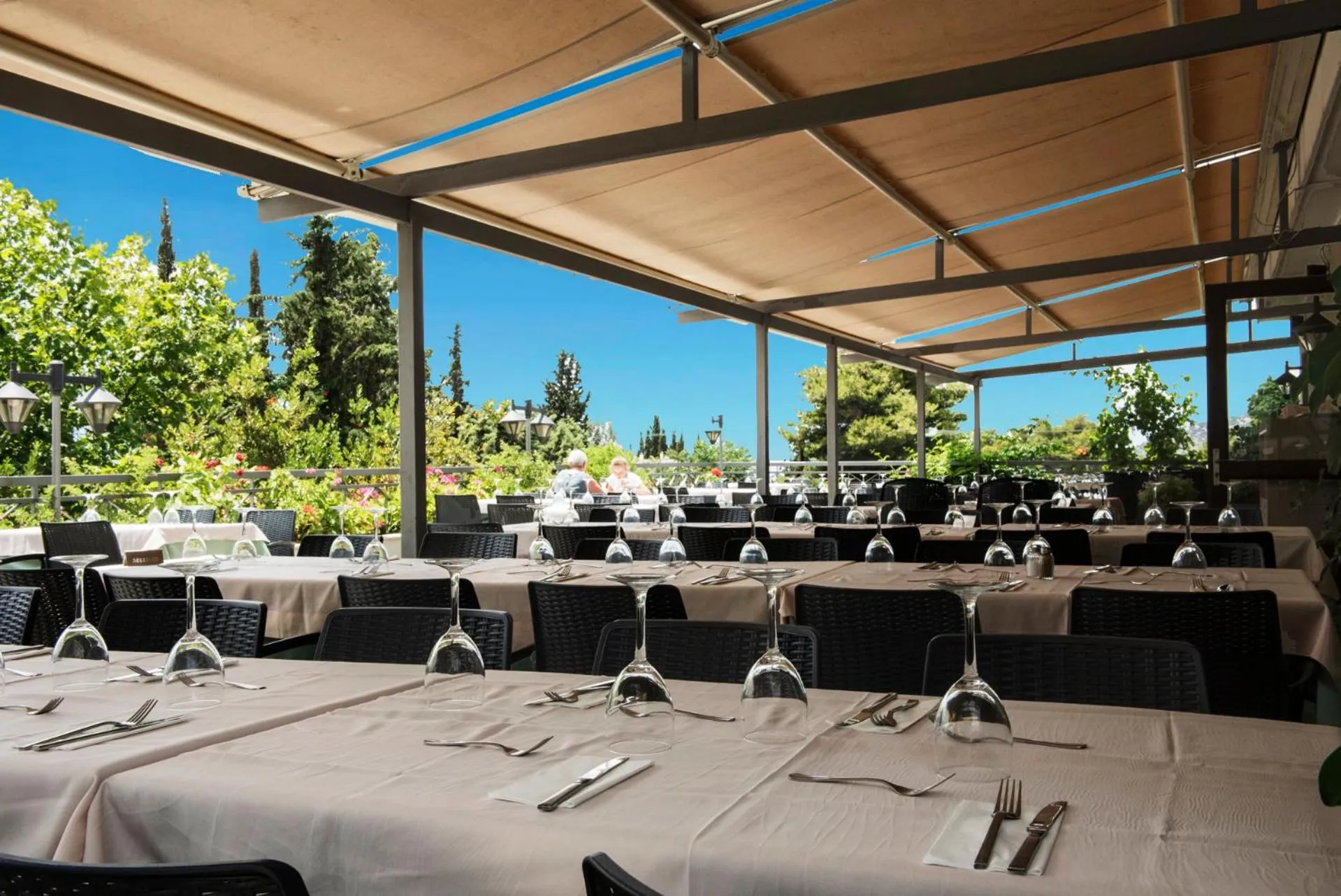 Restaurant/places to eat in Miramare