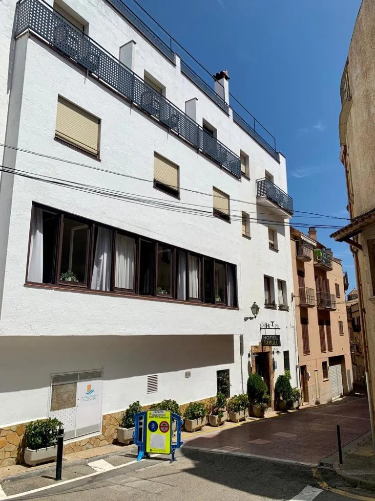 Facade/entrance in Tarull