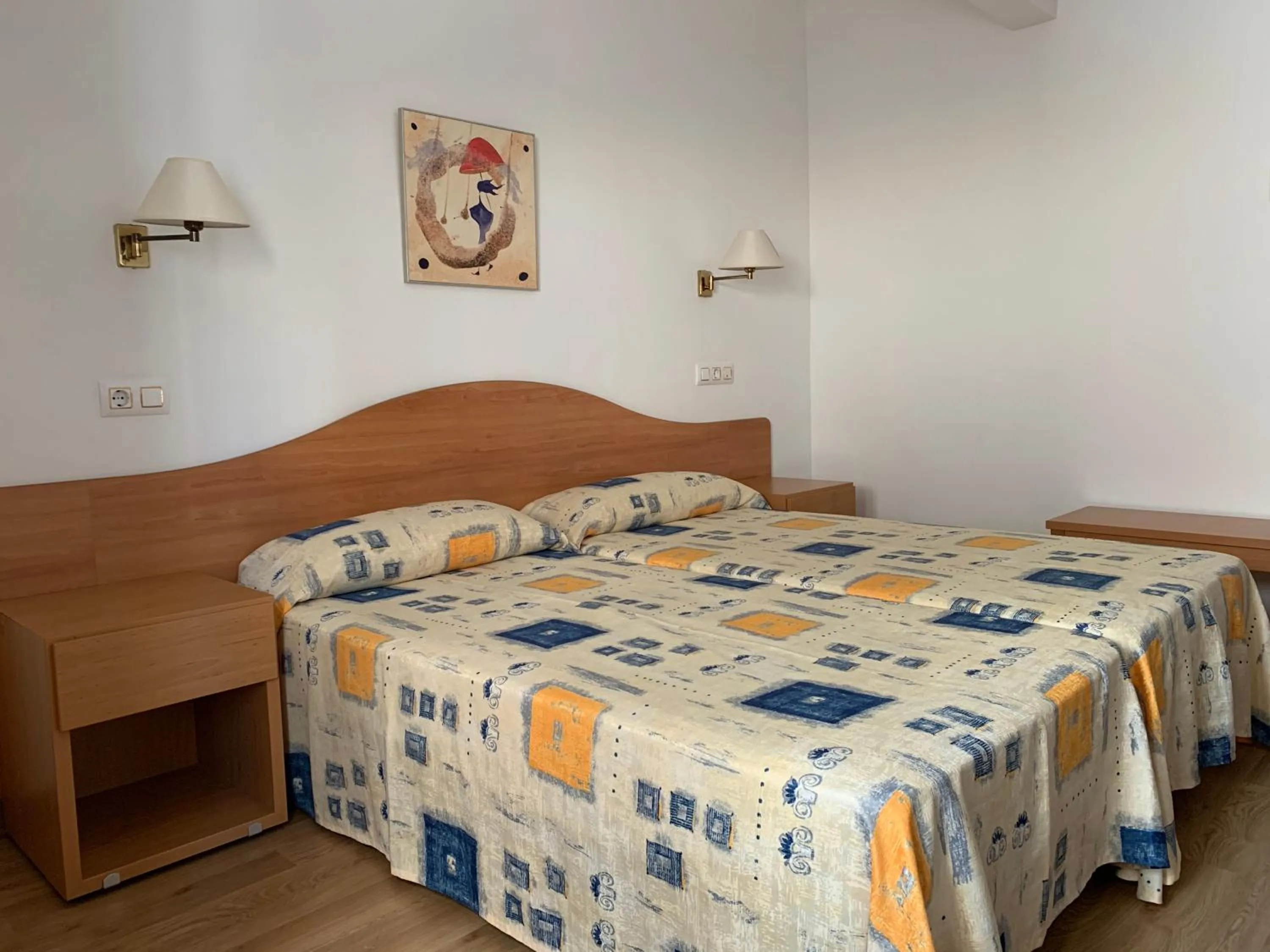 Bedroom, Bed in Tarull