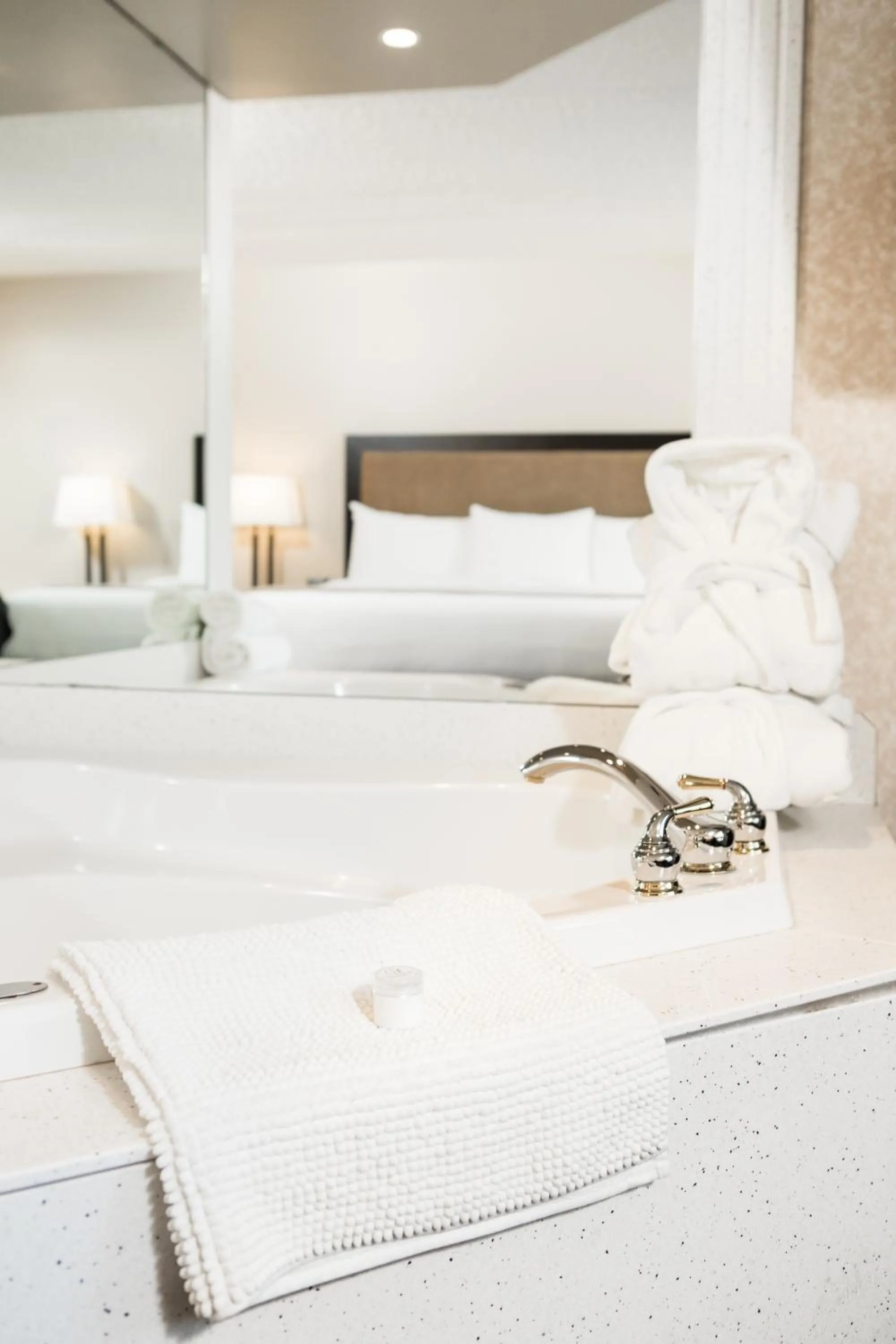 Hot Tub, Bed in Park Town Hotel