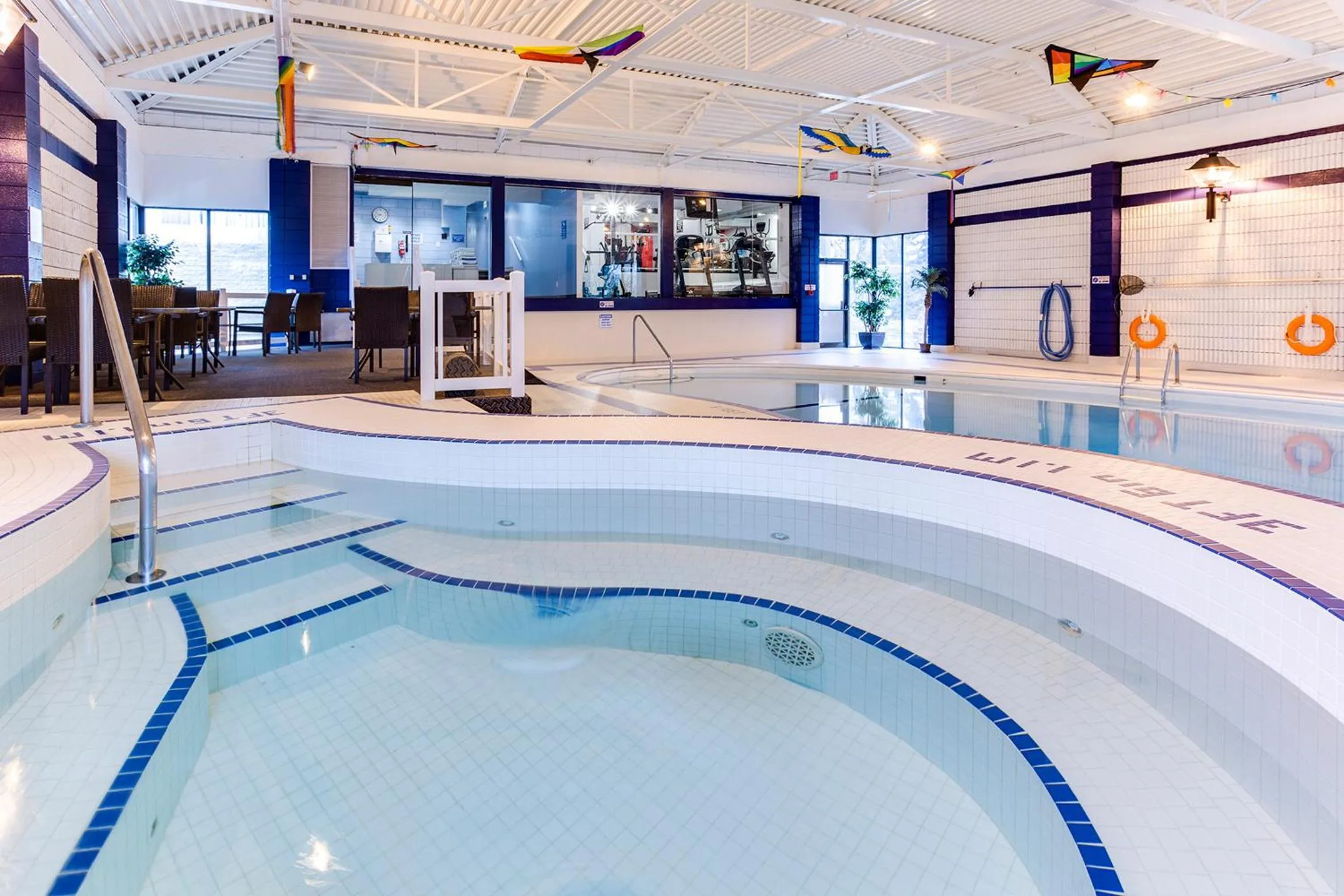 Swimming pool in Park Town Hotel