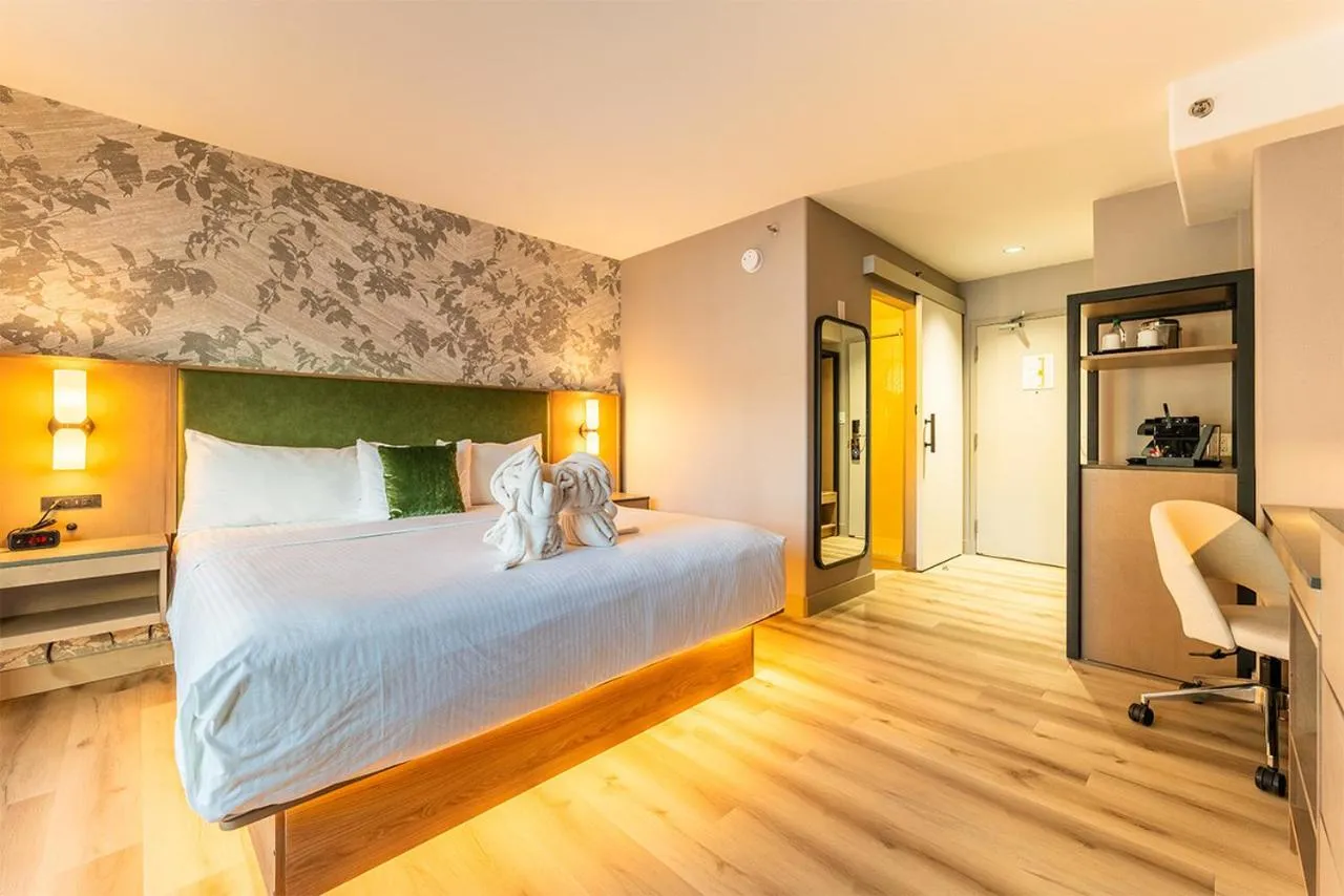 Bed in Park Town Hotel