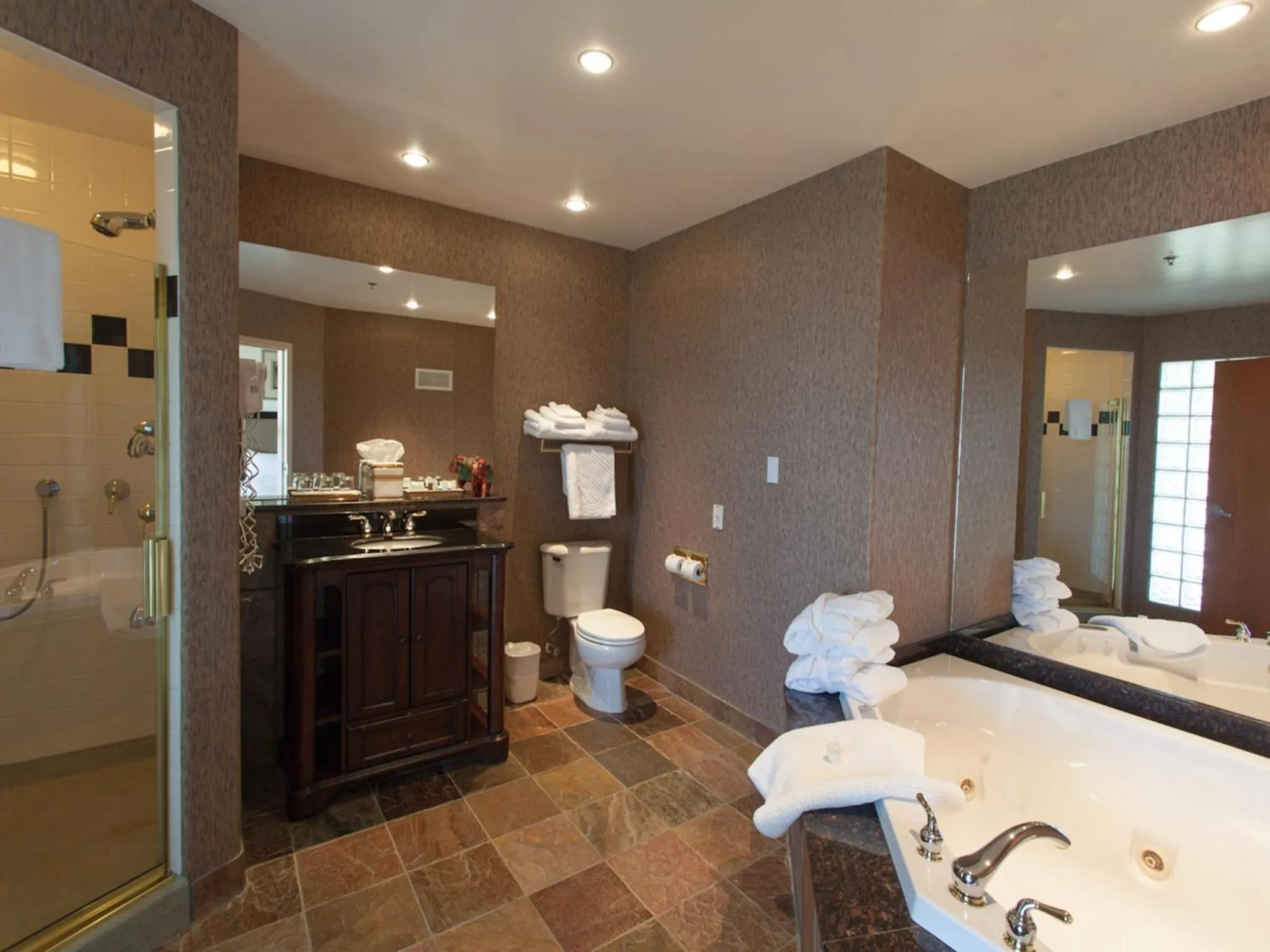 Photo of the whole room in Park Town Hotel