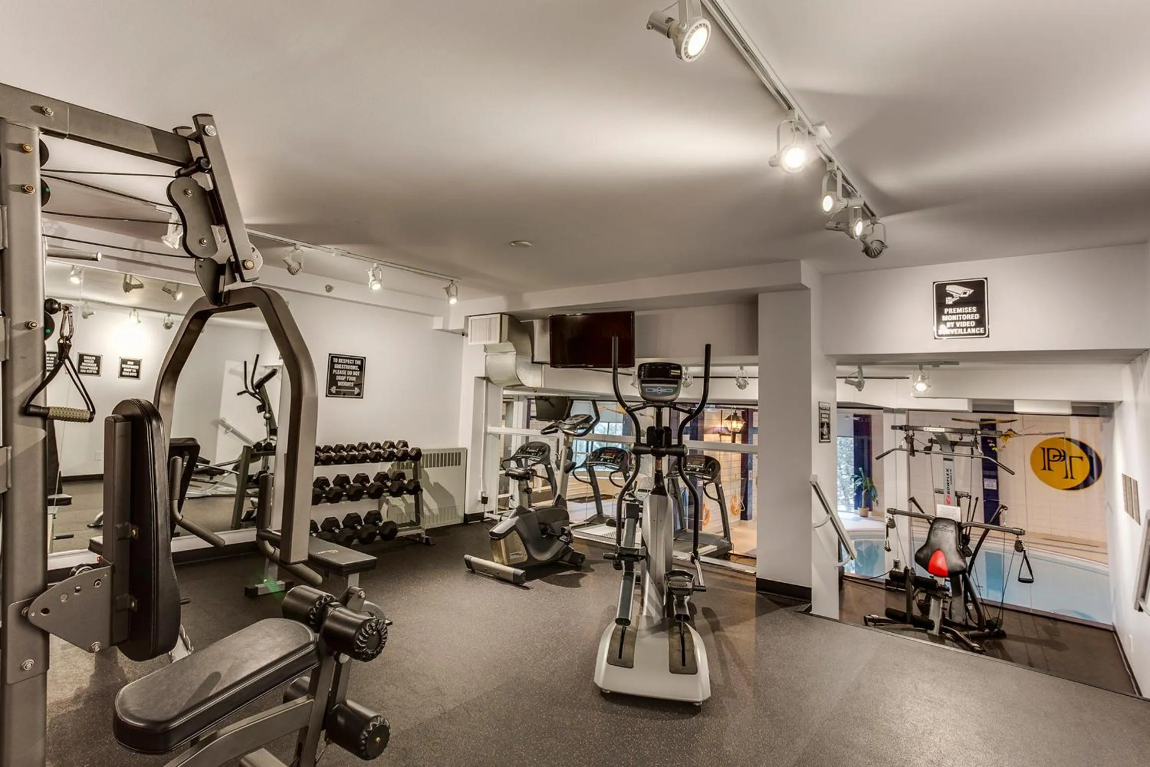 Fitness centre/facilities in Park Town Hotel