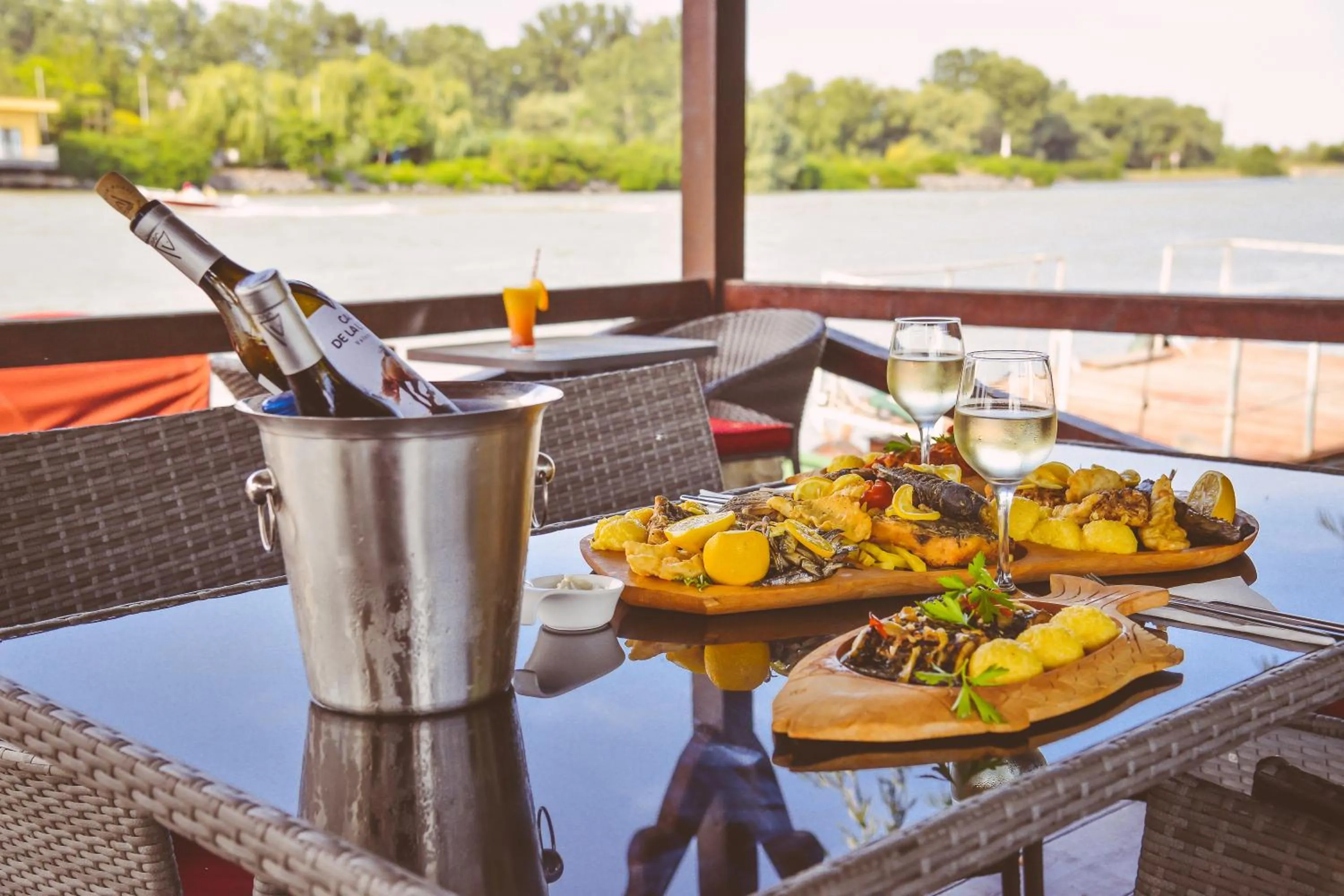 Food and drinks in Pensiunea Ovidiu