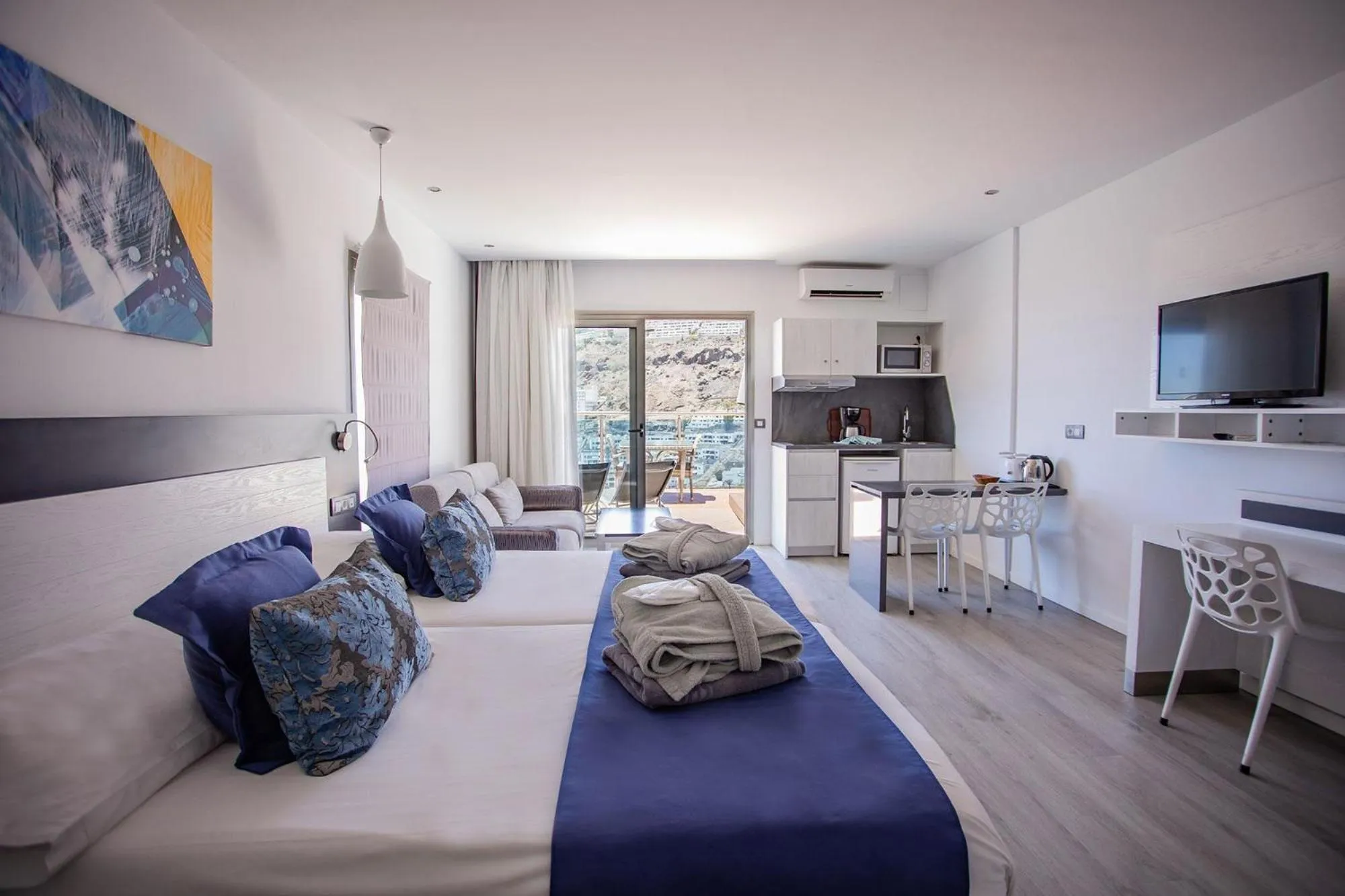 Photo of the whole room, Bed in Servatur Casablanca Suites & Spa - Adults Only