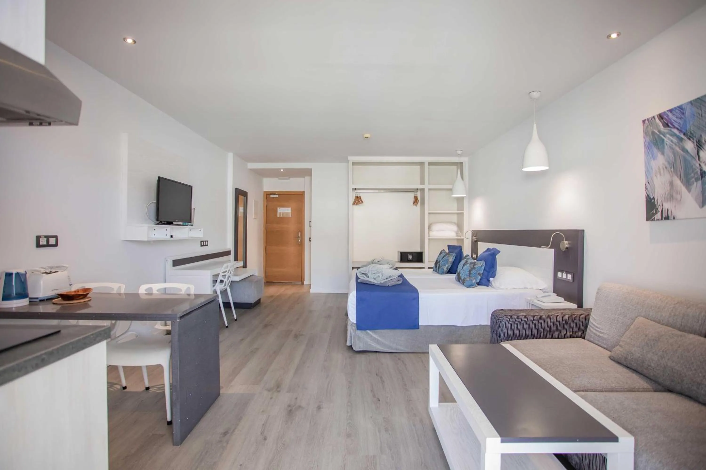 Photo of the whole room, Bed in Servatur Casablanca Suites & Spa - Adults Only