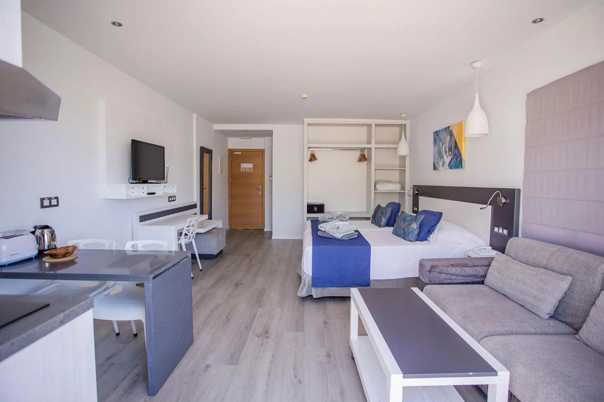 Photo of the whole room, Bed in Servatur Casablanca Suites & Spa - Adults Only