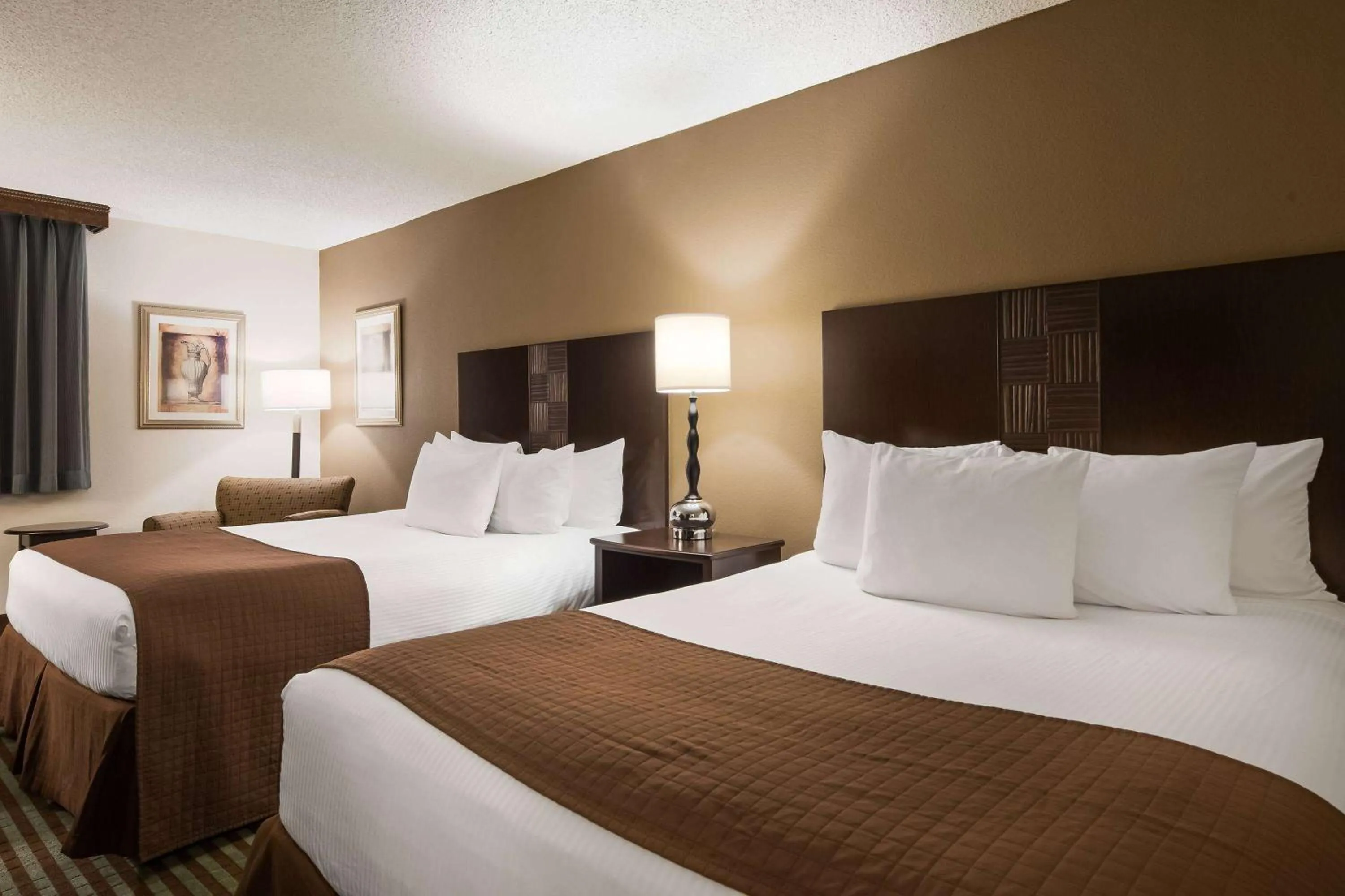 Photo of the whole room, Bed in Seville Plaza Hotel, Trademark Collection by Wyndham