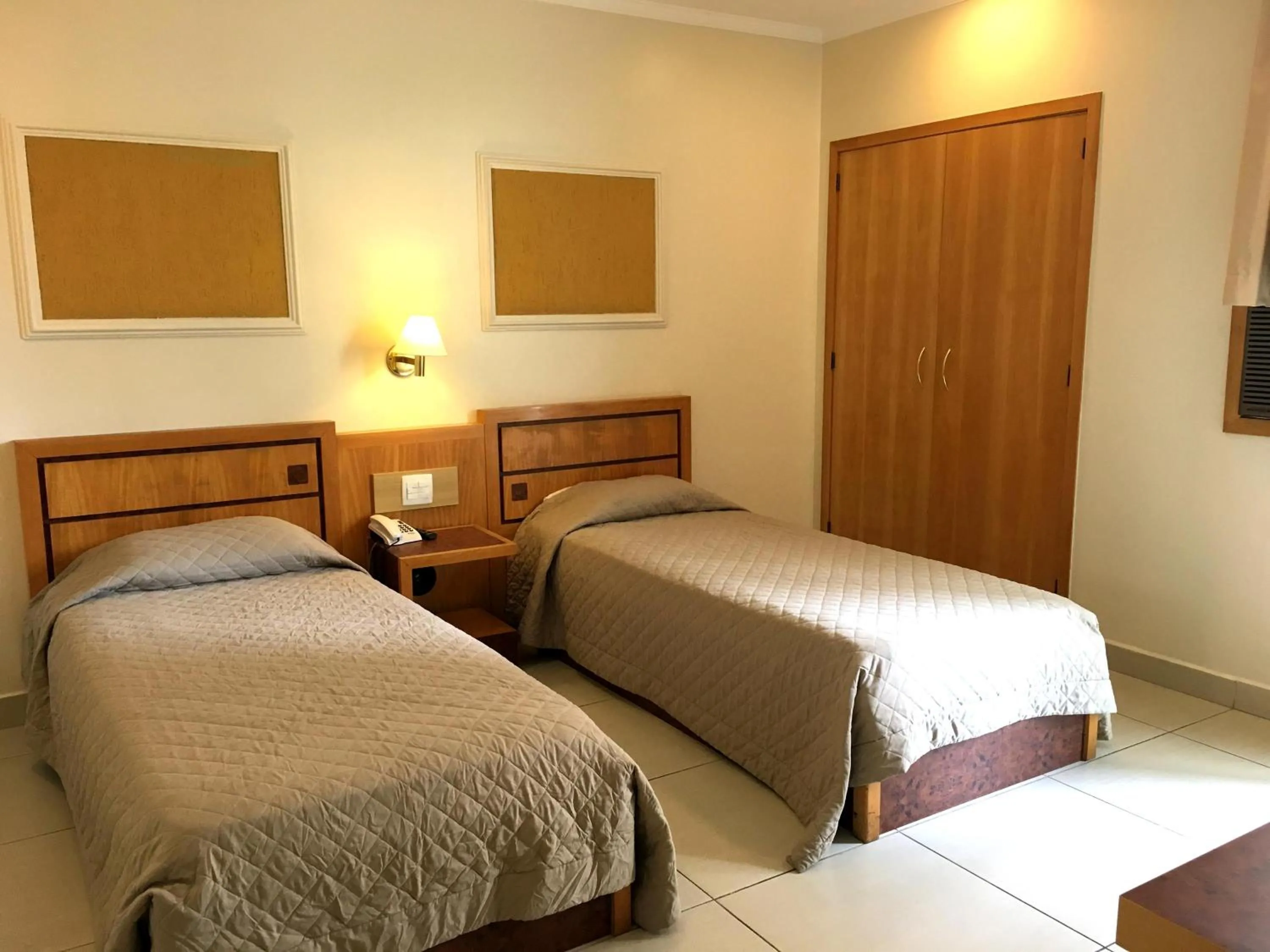 Photo of the whole room, Bed in Hotel Windsor