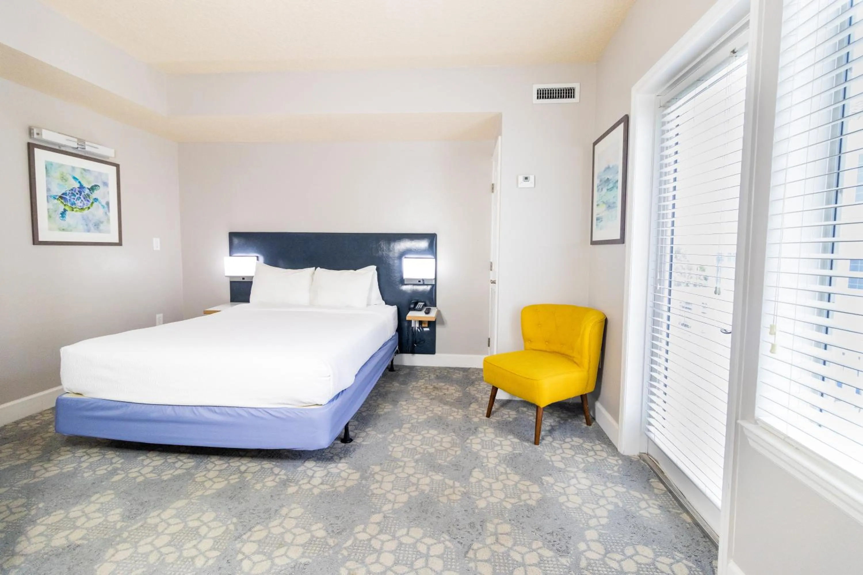 Bed in Seaside Amelia Inn - Amelia Island