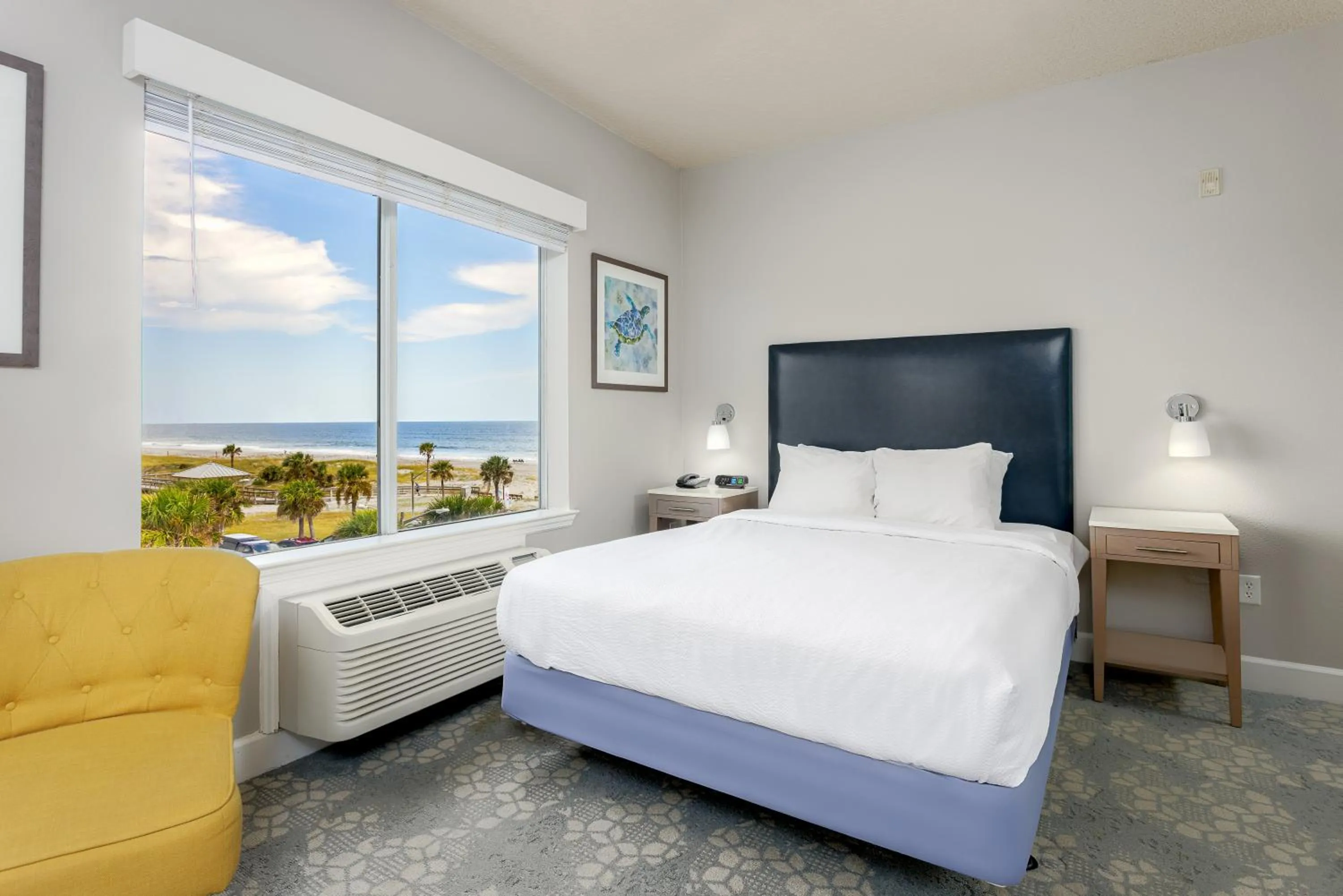 Bed in Seaside Amelia Inn - Amelia Island