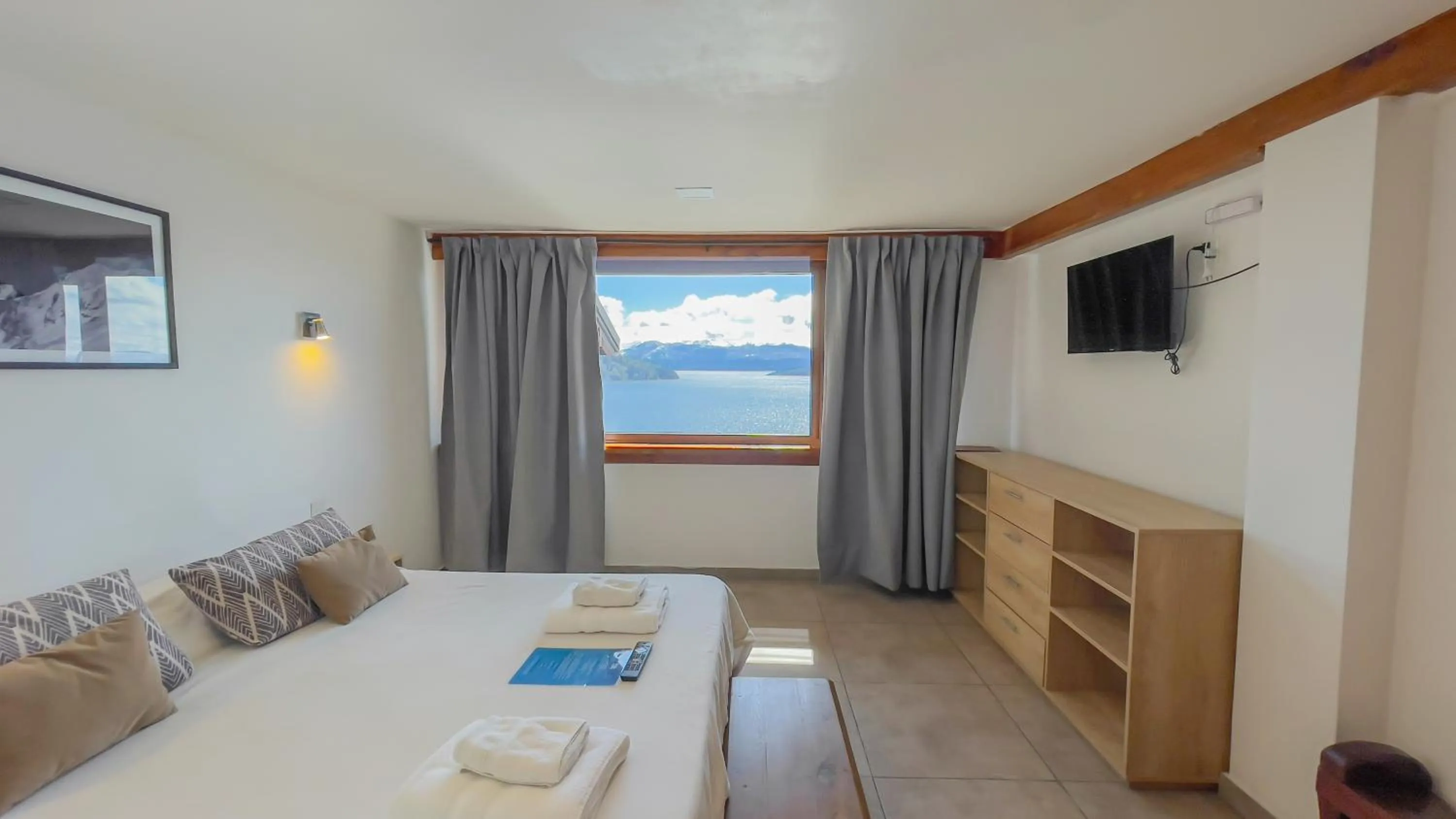 Lake view, Bed in Hosteria Santa Rita