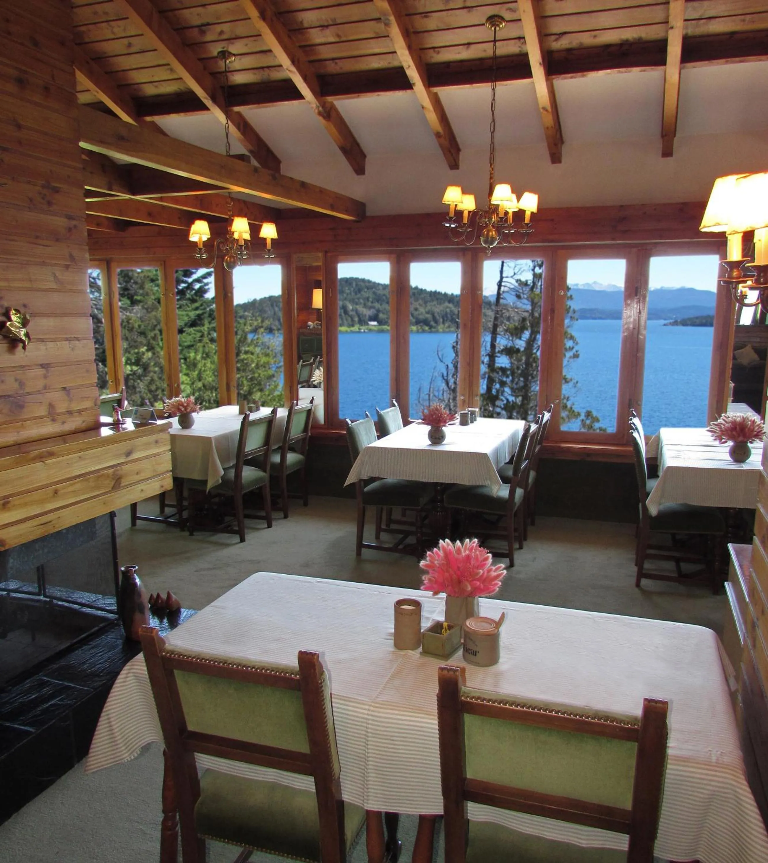 Restaurant/places to eat in Hosteria Santa Rita