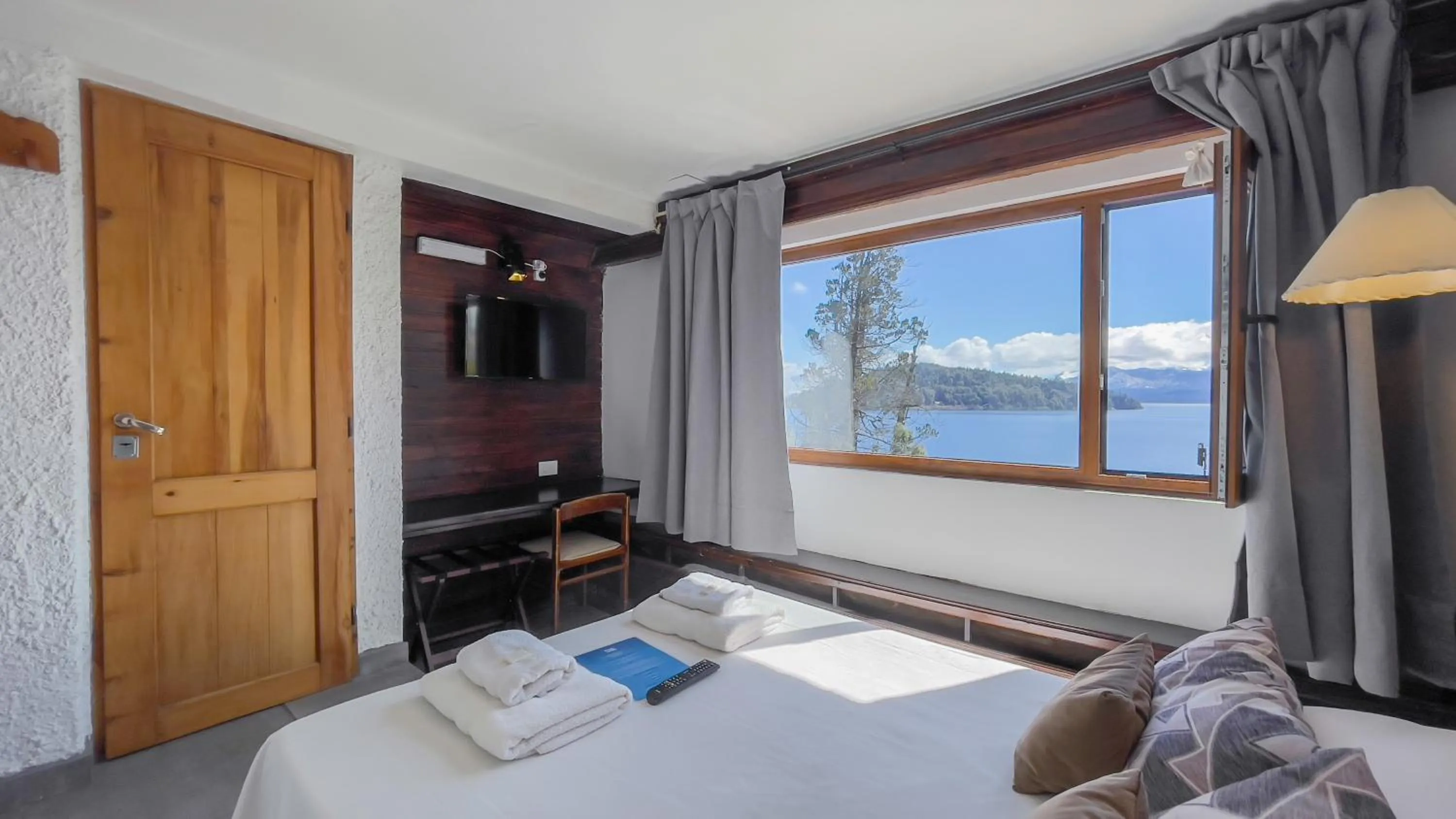 Lake view, Bed in Hosteria Santa Rita